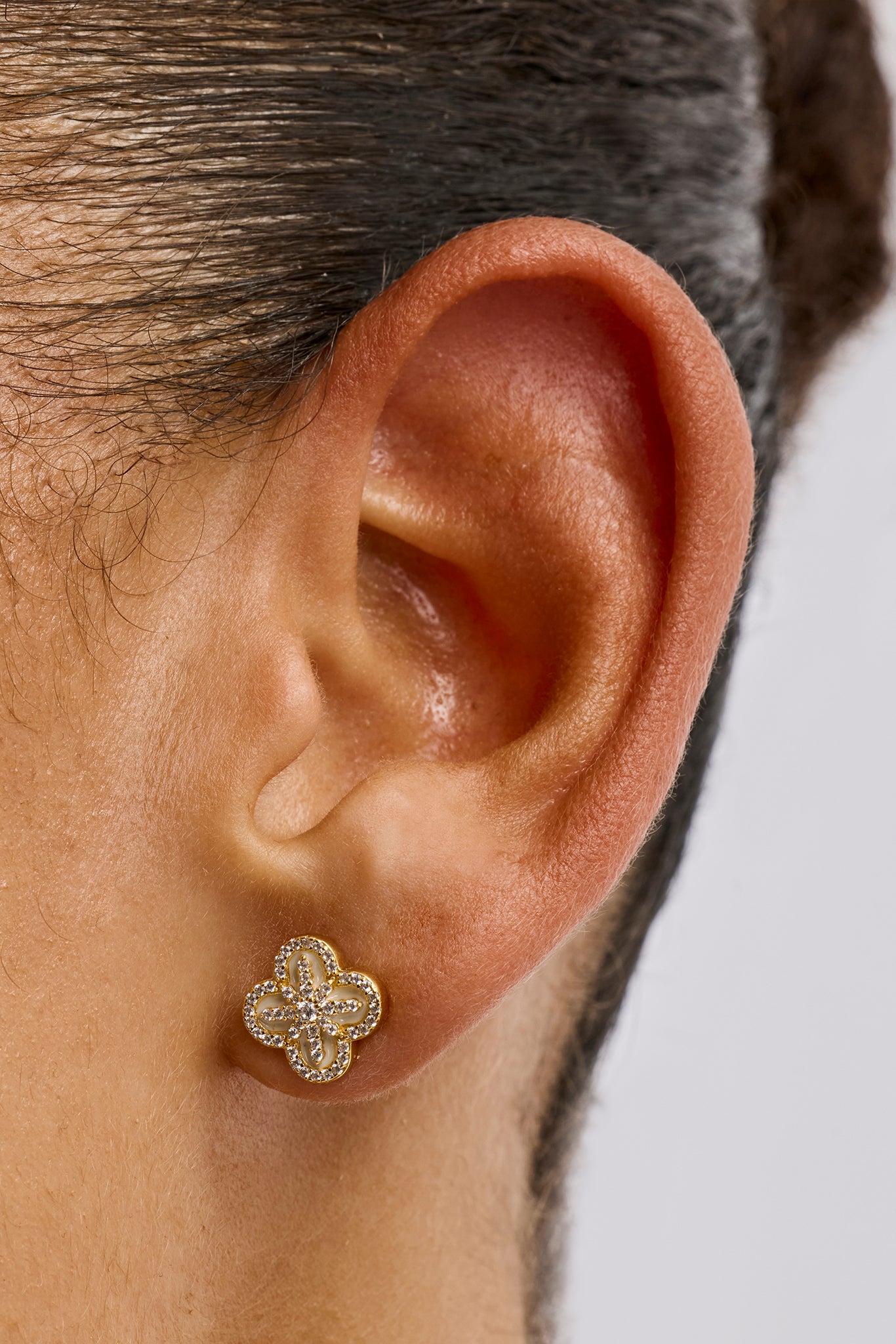 Star Motif Stud Earrings - 8mm - Gold