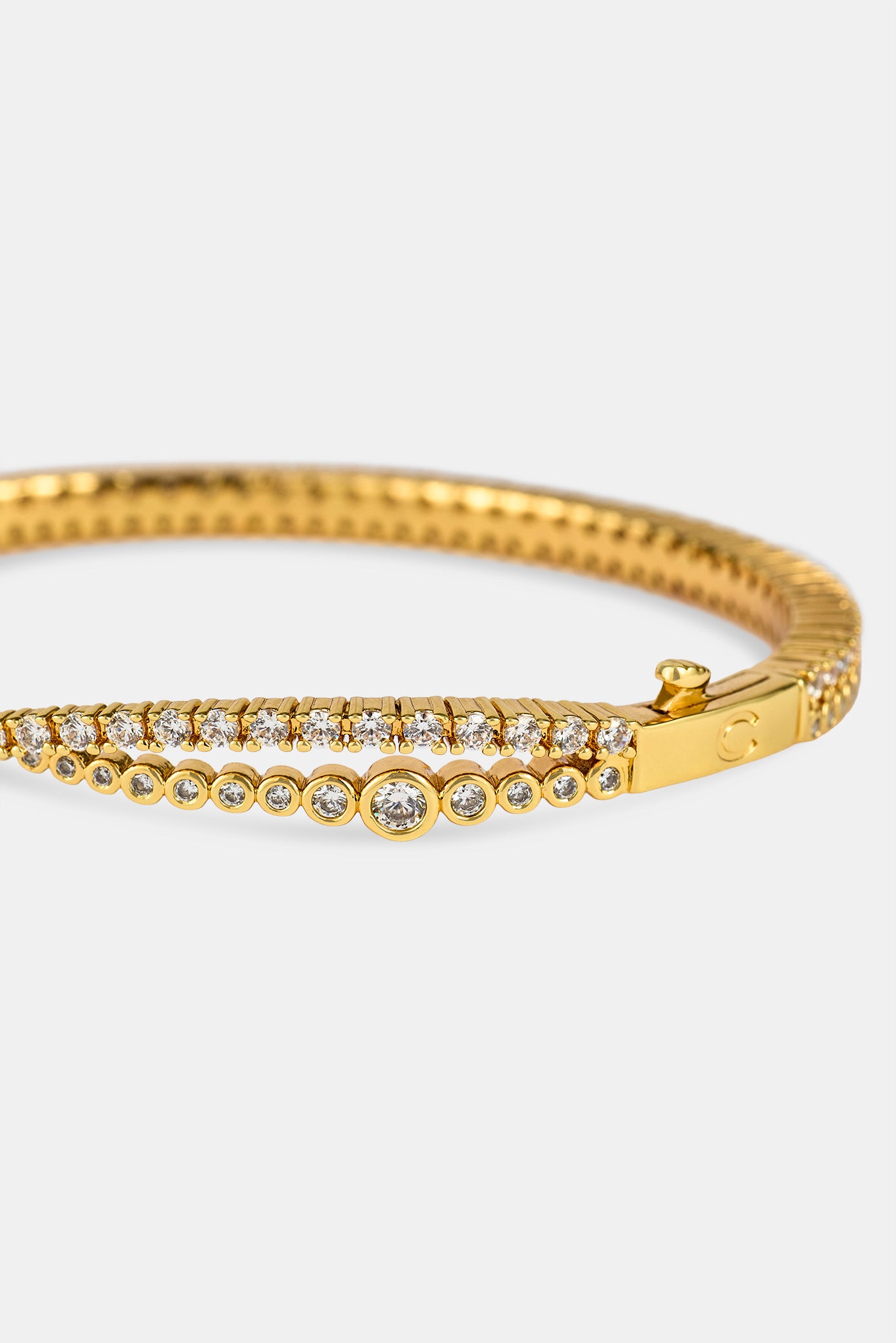 Armreif mit gekreuzten Formen – 2 mm – Gold