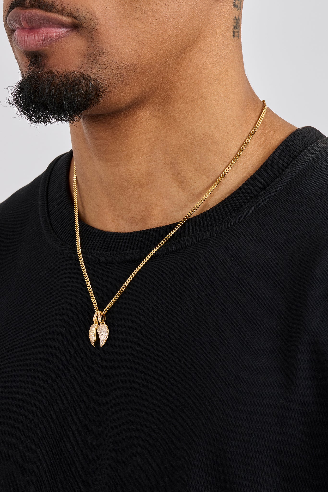 Halskette mit Anhänger „Eisiger Herzschmerz“ – 15 mm – Gold