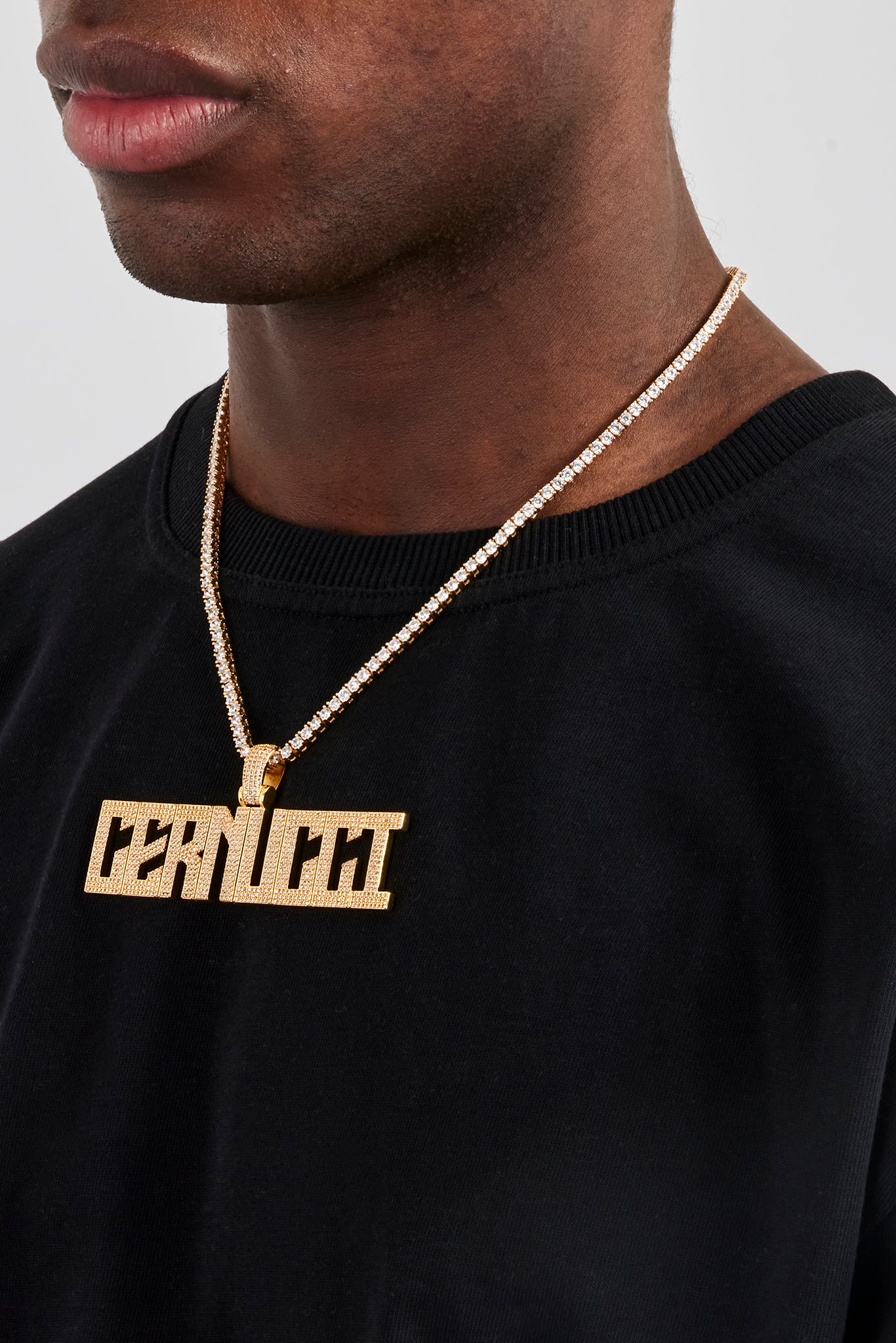 Calvera-Schriftanhänger – 22 mm – Gold