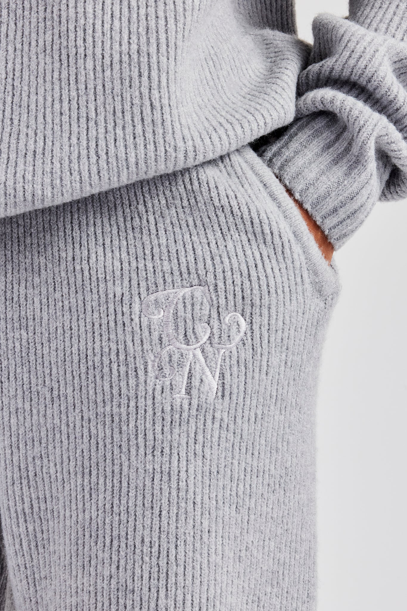 Strickjogginghose mit geradem Bein und geteiltem Saum - Grau