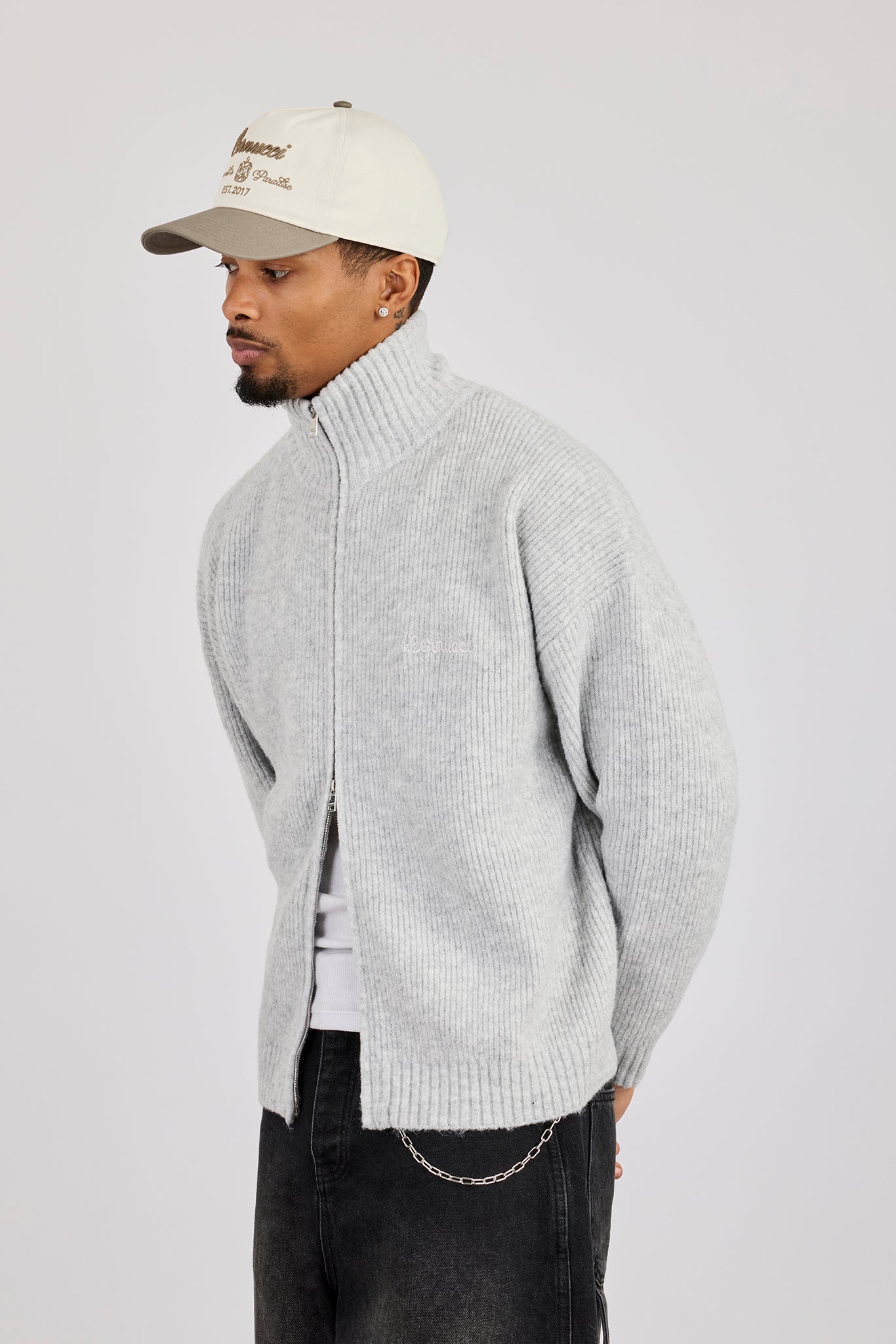 Grobstrick-Trichterkragenpullover – Grau