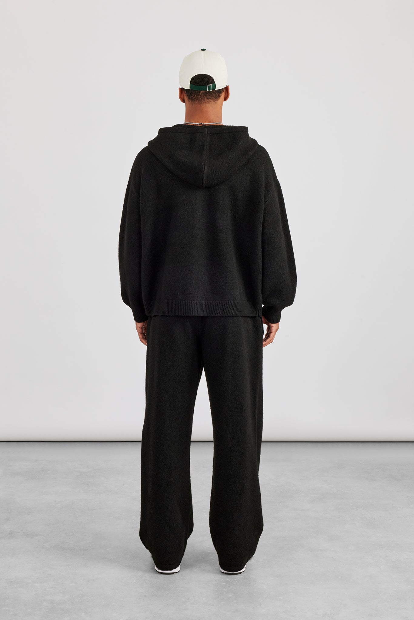 Herren C Strick-Kapuzenpullover und Jogginghose mit Reißverschluss – Schwarz