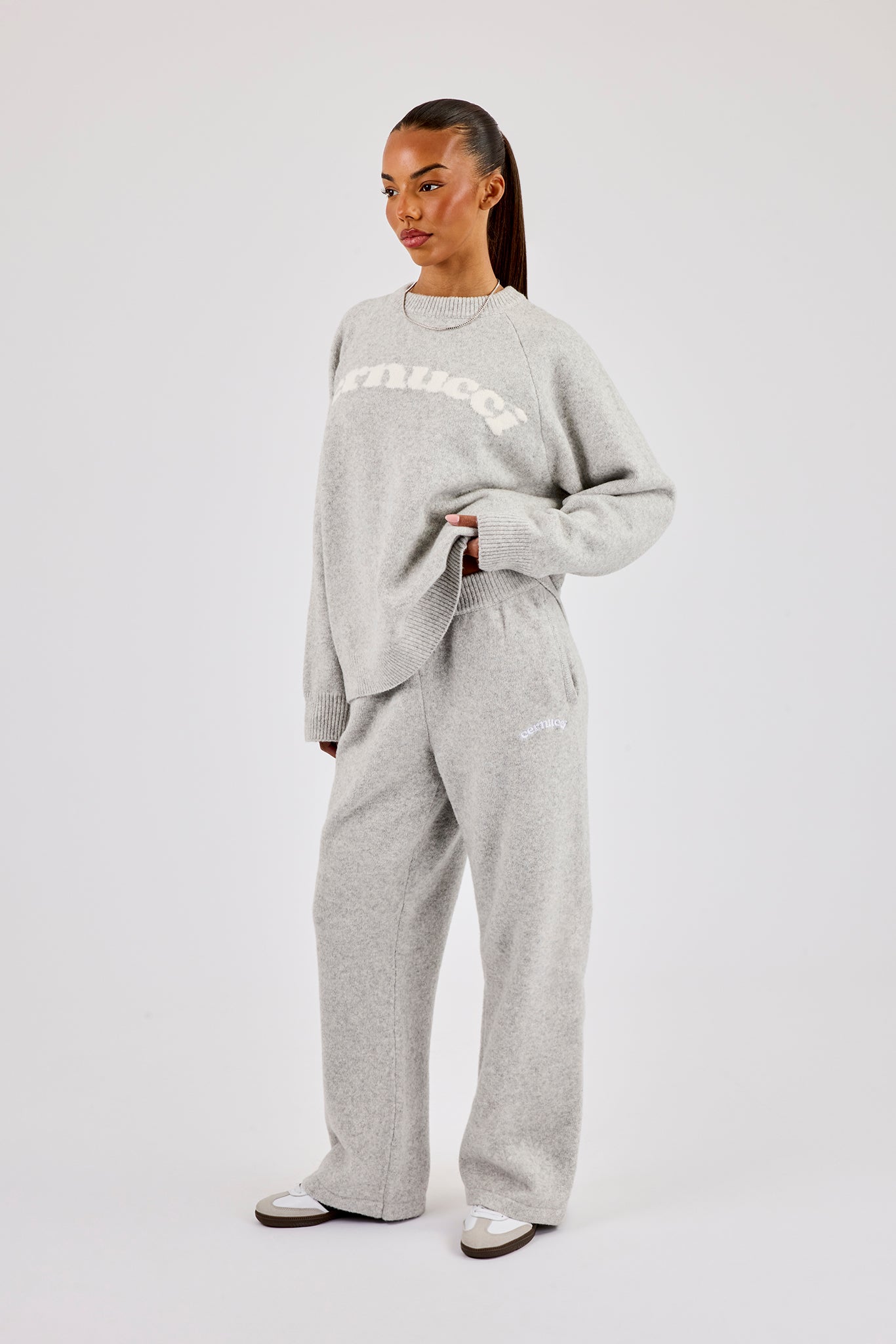 Strick-Sweatshirt und Jogginghose mit Logo – Grau