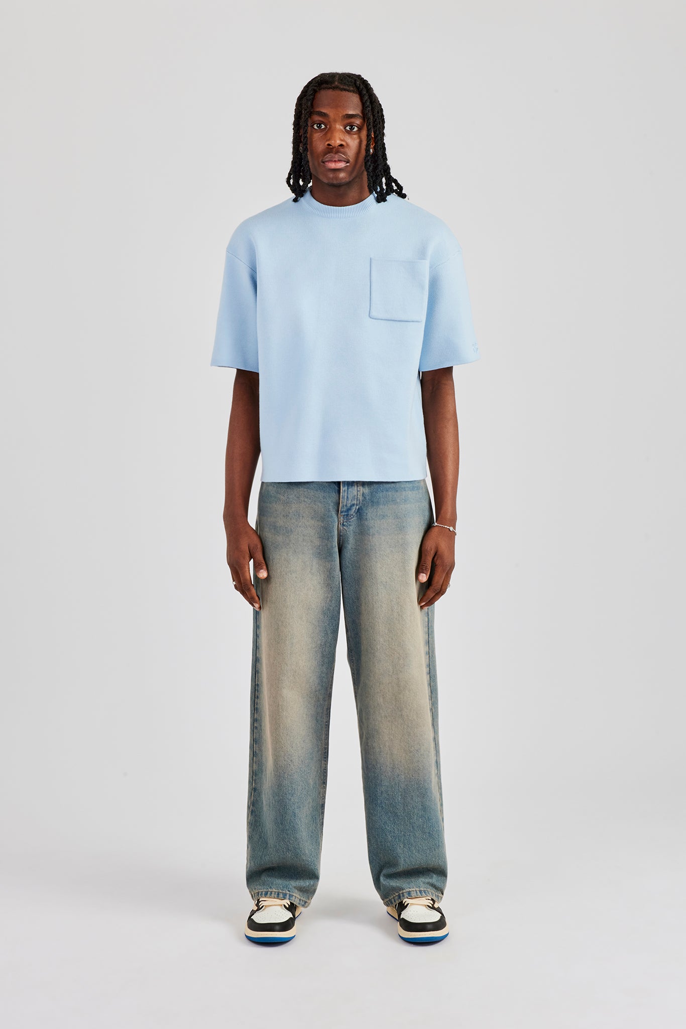 Hochwertiges, gestricktes, kurzärmliges T-Shirt im Boxy-Stil – Puderblau