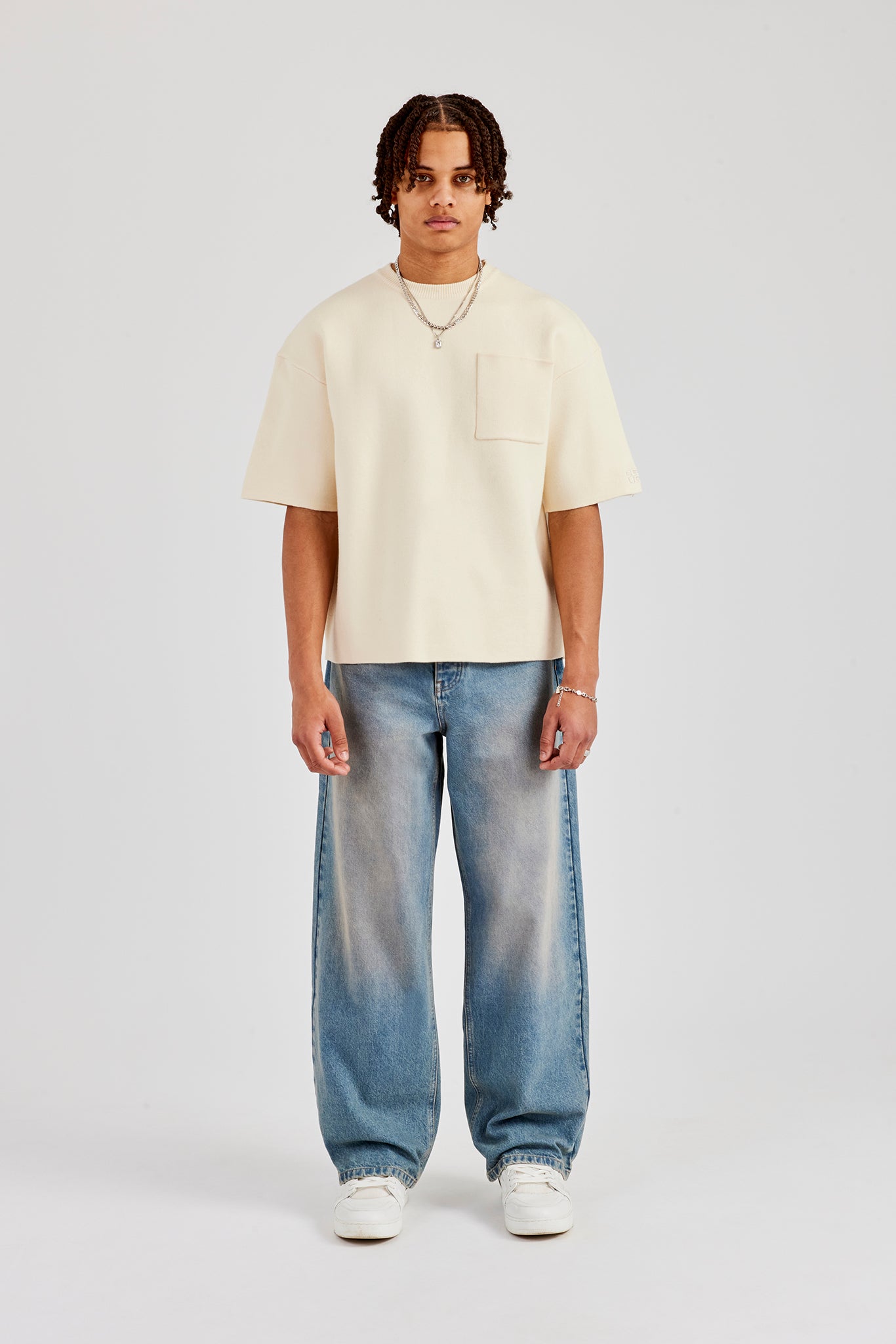 Hochwertiges, gestricktes, kurzärmliges T-Shirt im Boxy-Stil – Off White