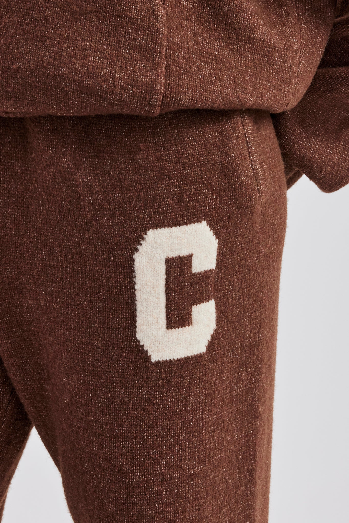 Gestrickte Jogginghose mit weitem Bein – Schokolade