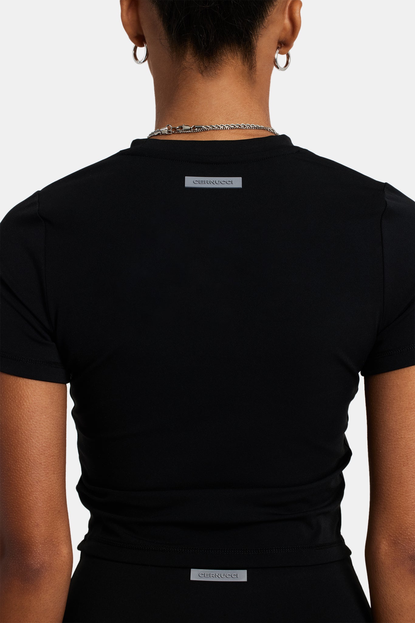 T-Shirt mit tailliertem Saumdetail - Schwarz