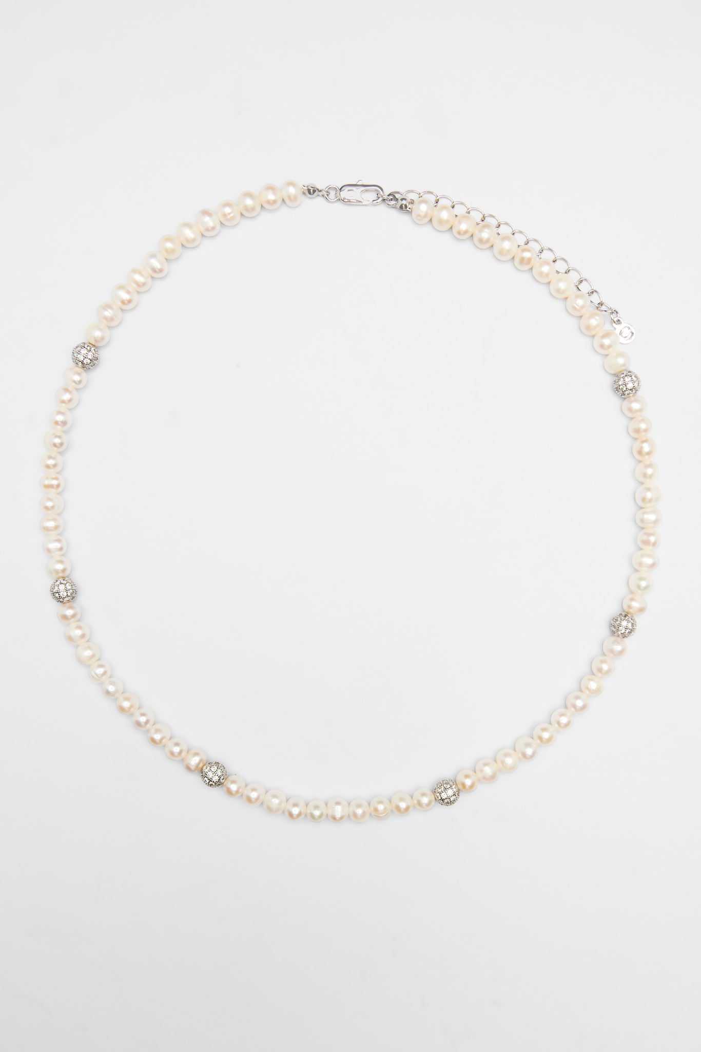 Halskette mit Süßwasserperlen und Eiskugeln