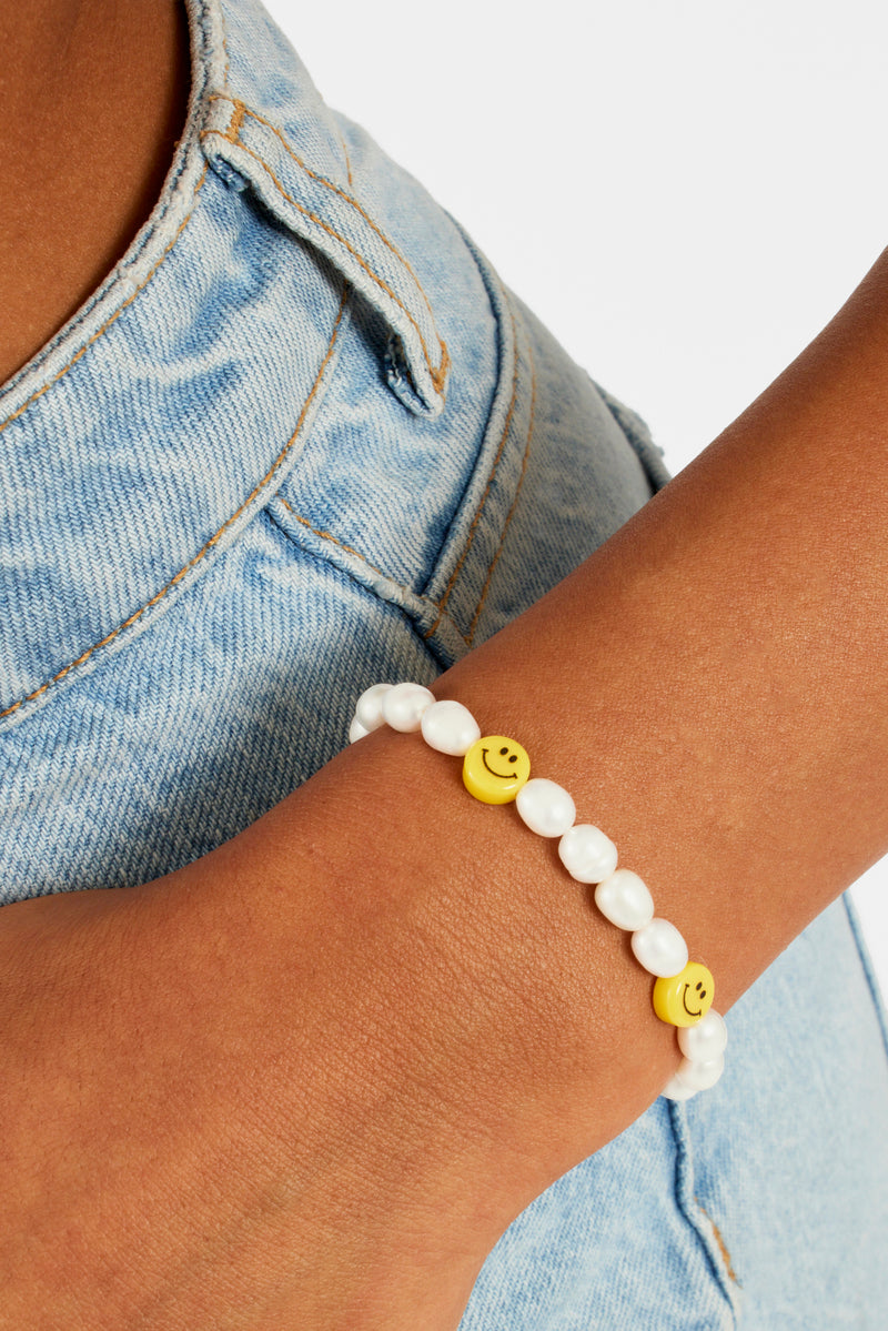 Freshwater Pearl and Yellow Face Motif Bracelet
