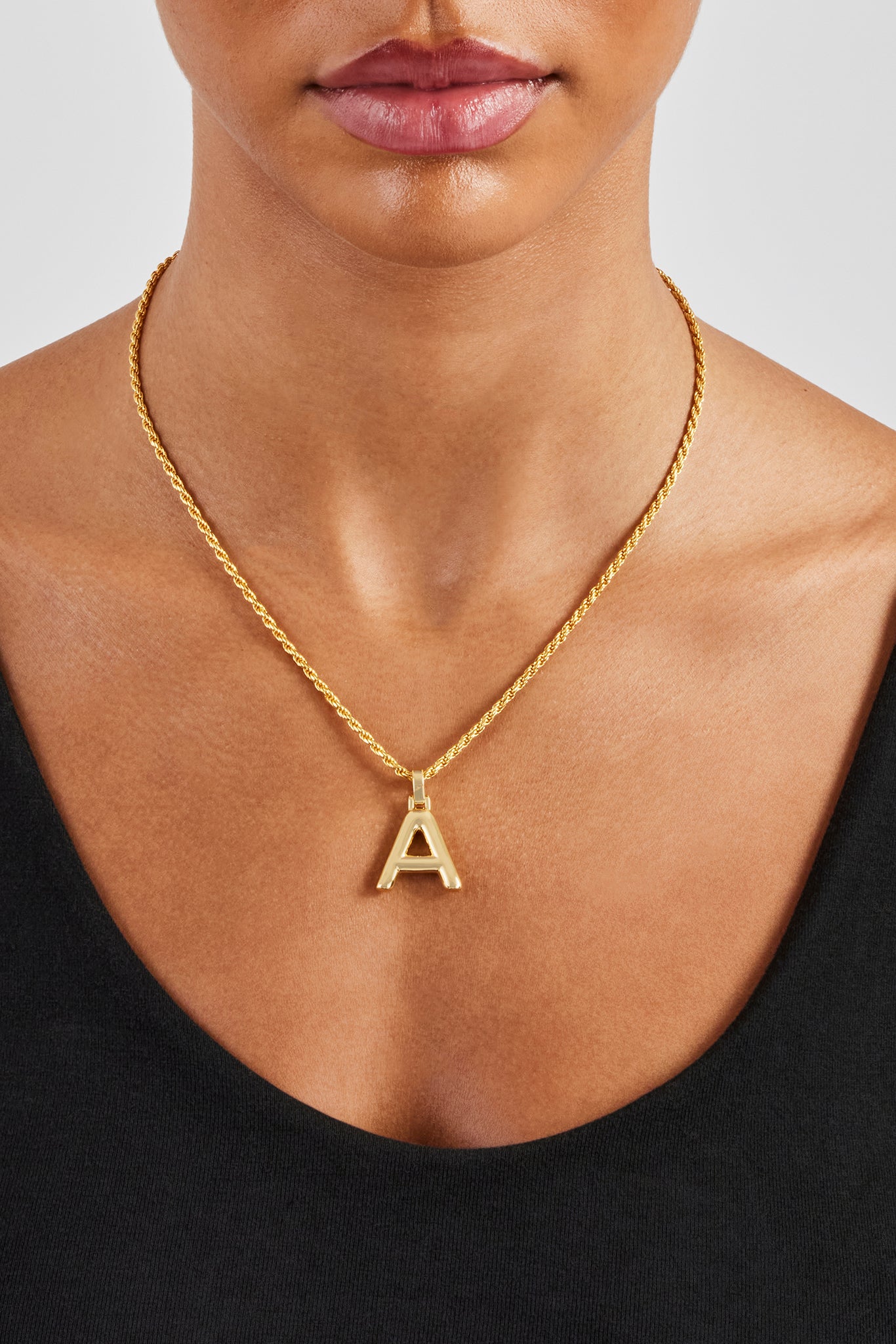 Mini-Anhänger mit poliertem Ballonbuchstaben und 3 mm Kordelkette – Gold