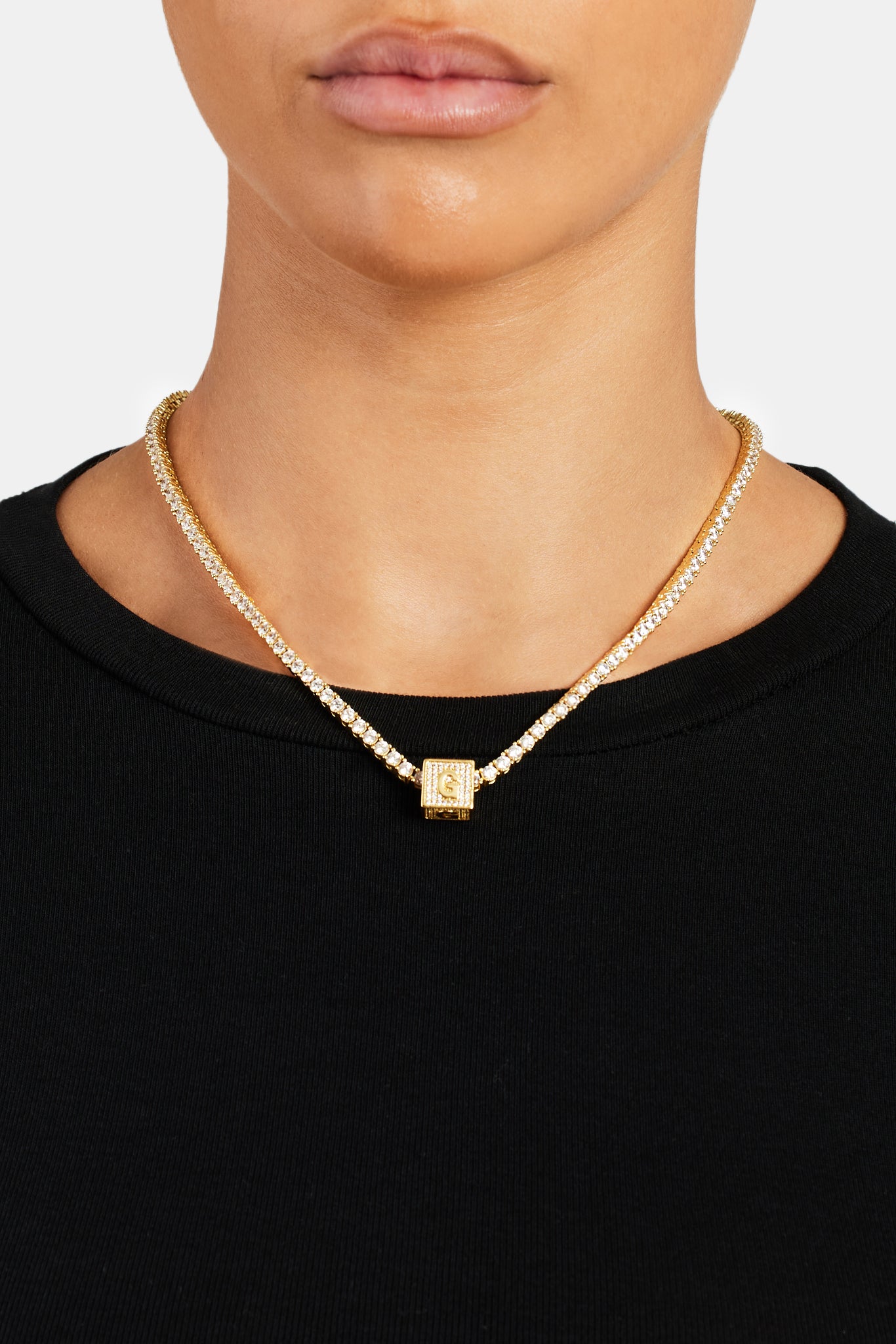 Vergoldeter Anhänger mit vereistem G-Buchstaben