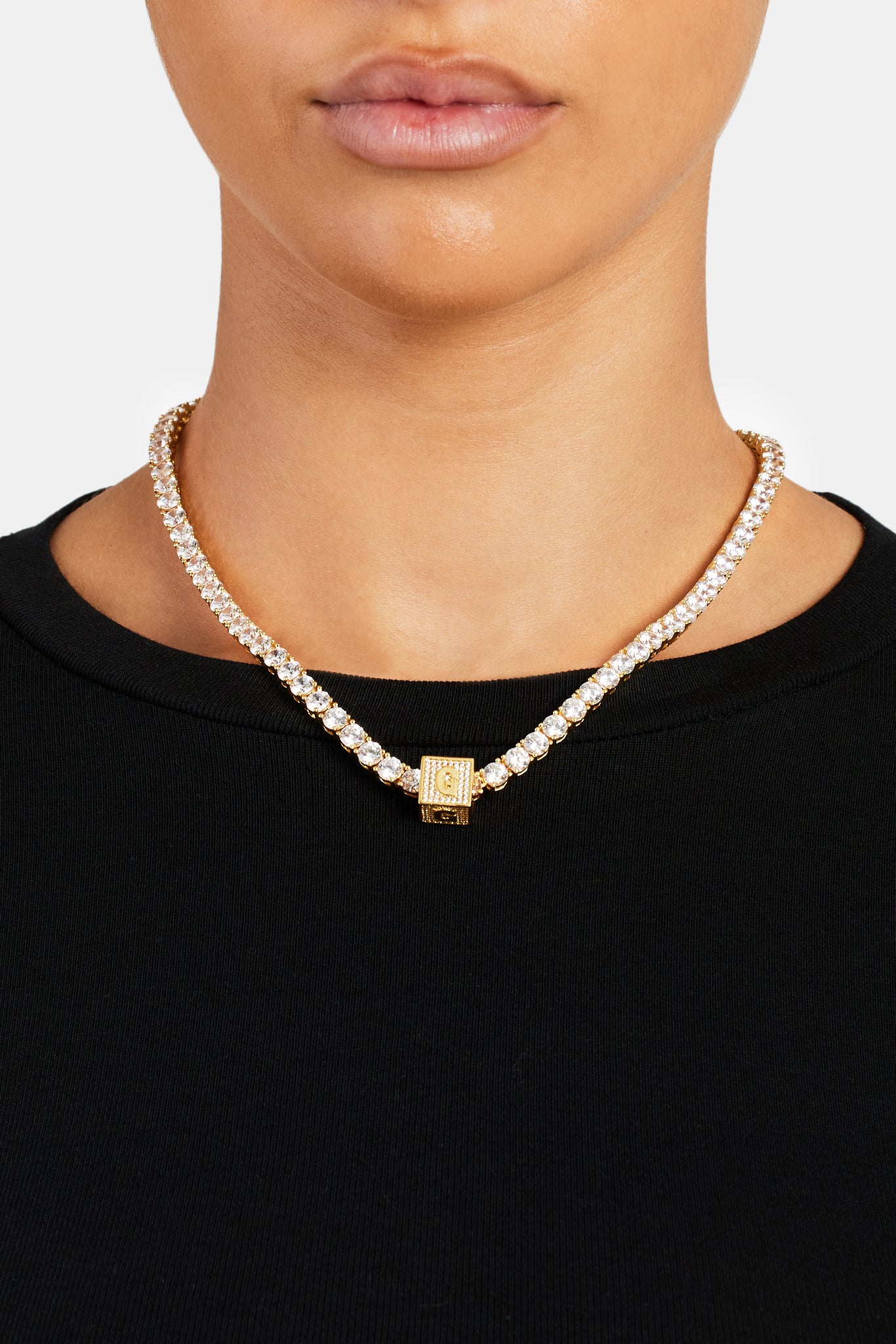 Vergoldeter Anhänger mit vereistem G-Buchstaben