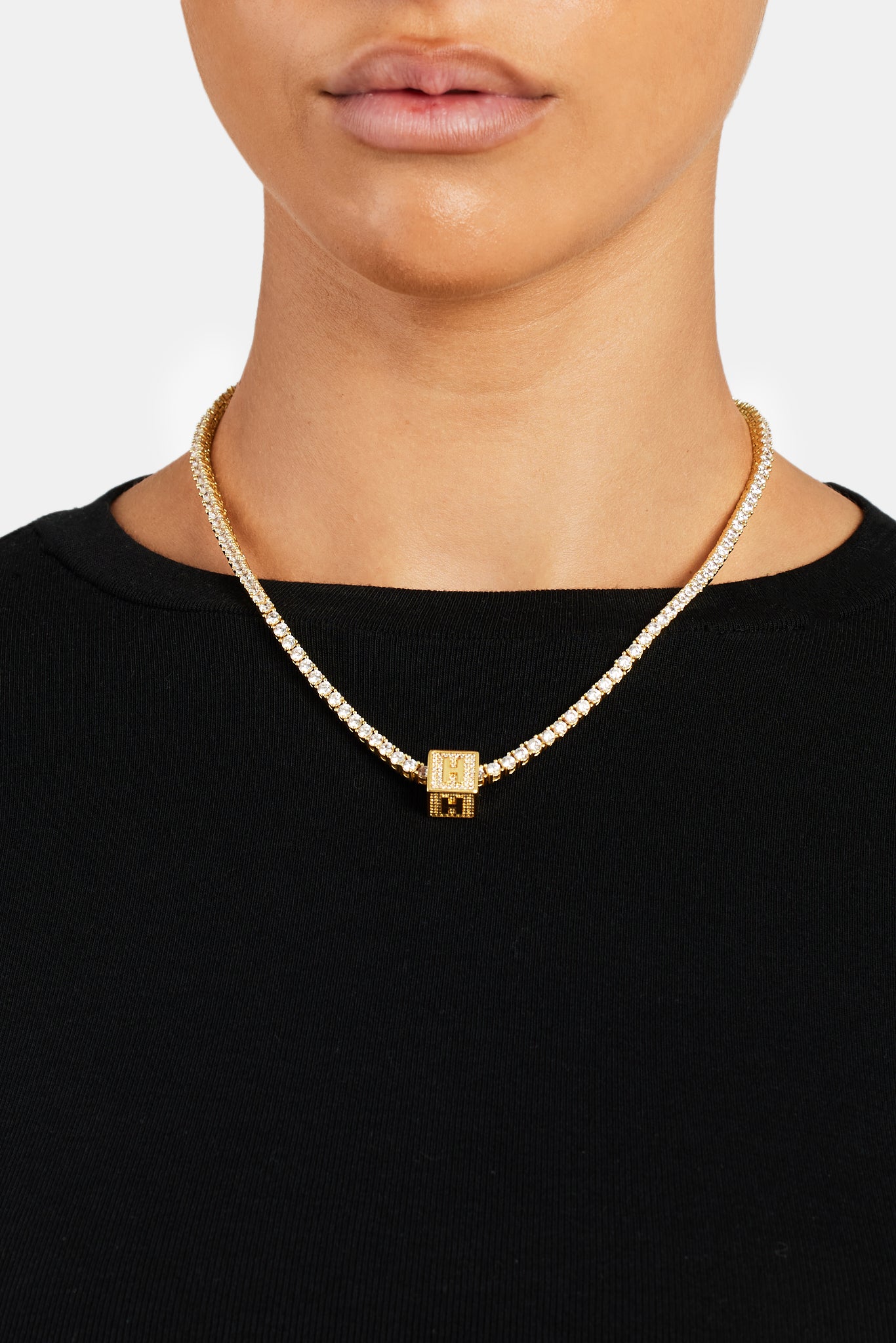 Vergoldeter Anhänger mit vereistem H-Buchstaben