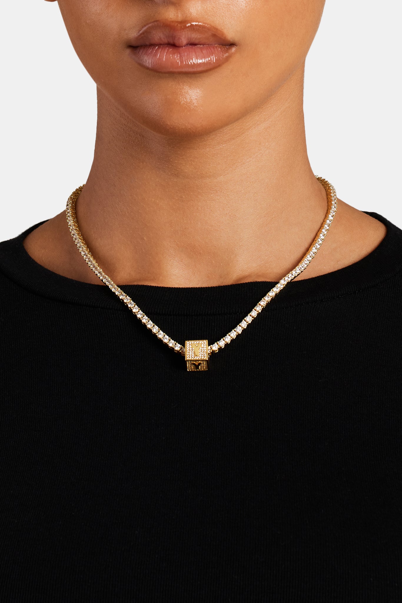 Vergoldeter Anhänger mit vereistem Y-Buchstaben