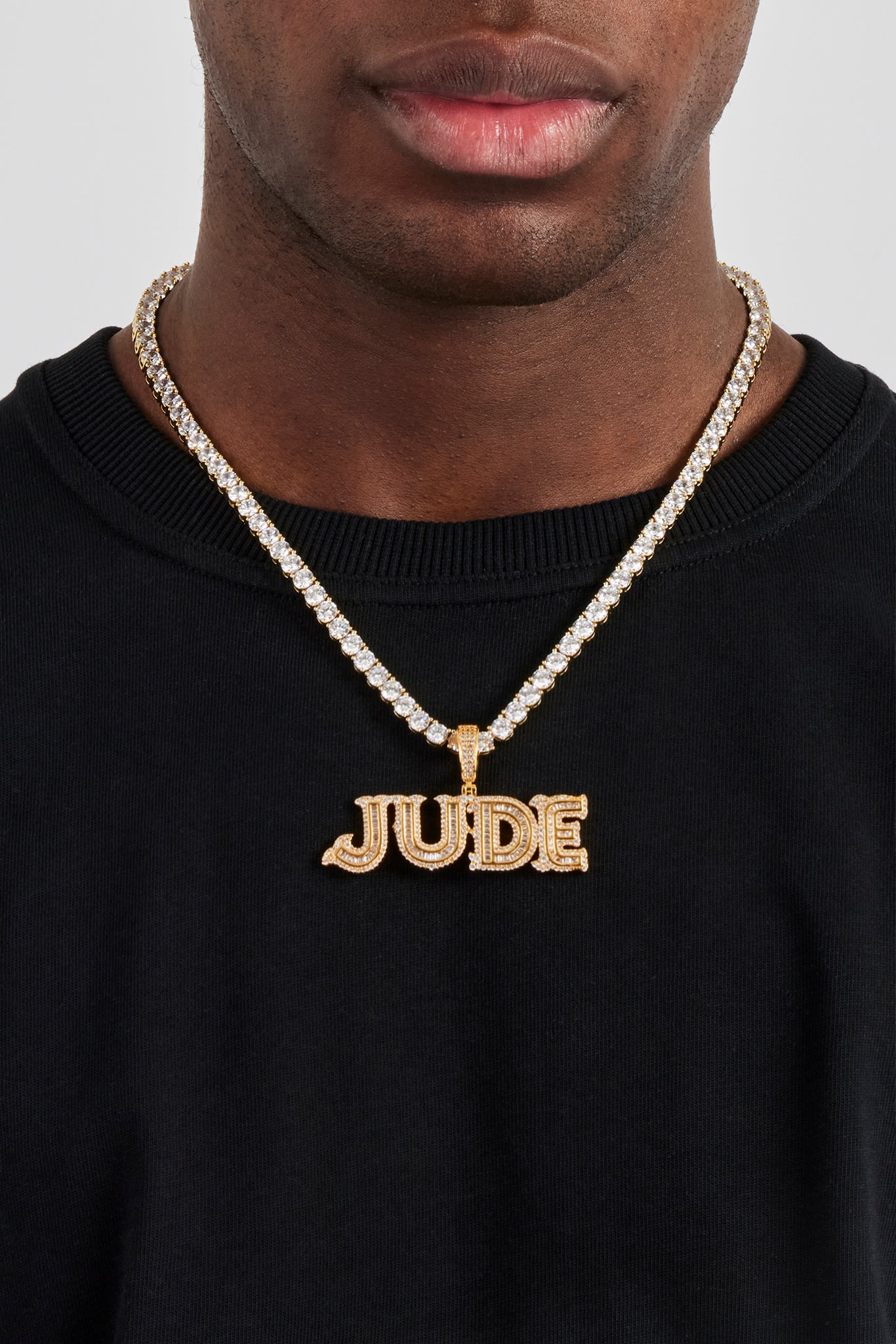 Anhänger mit Buchstabenanhänger in Baguette-Optik – 22 mm – Gold