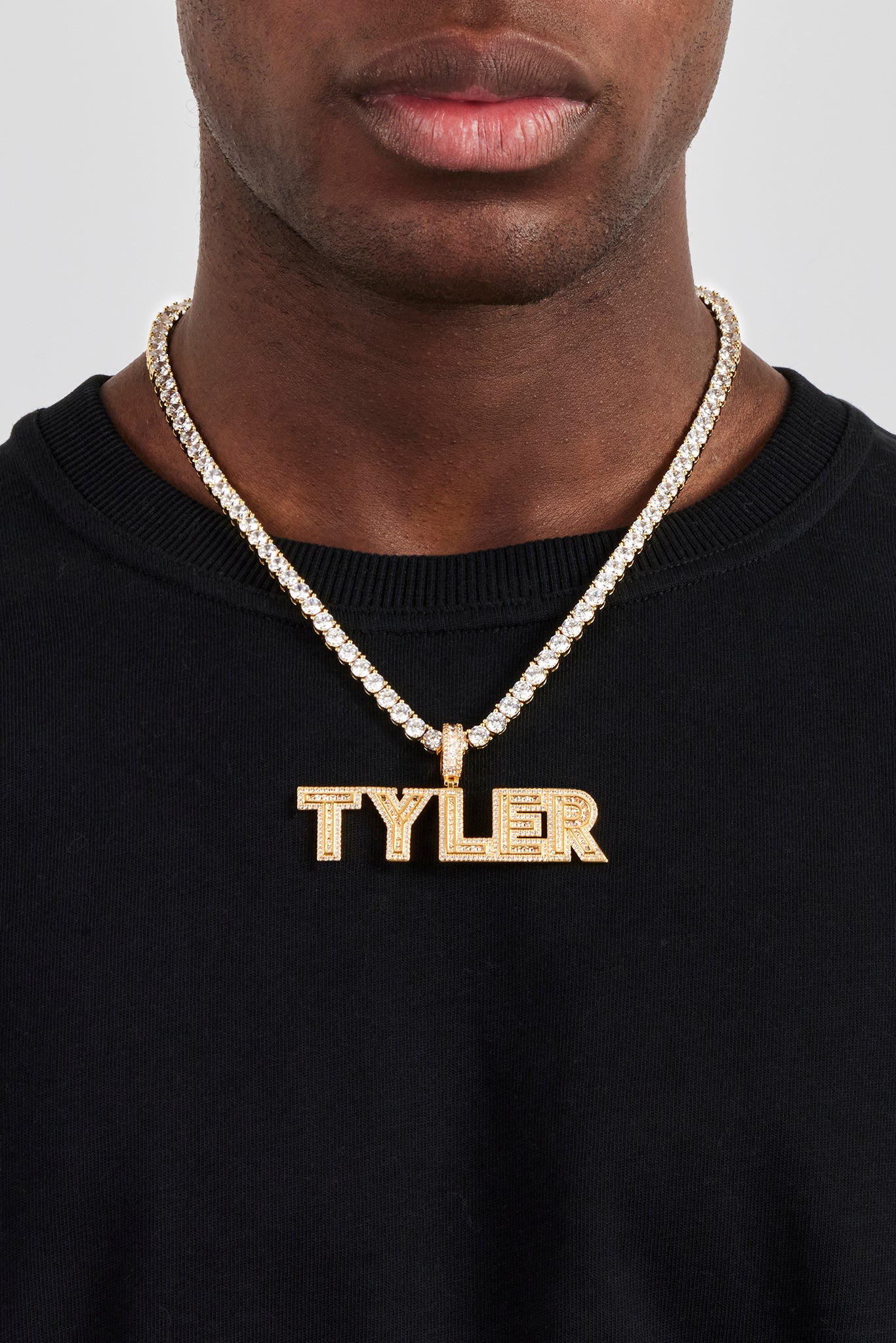 Iced Outline Buchstabenanhänger - 22mm - Gold