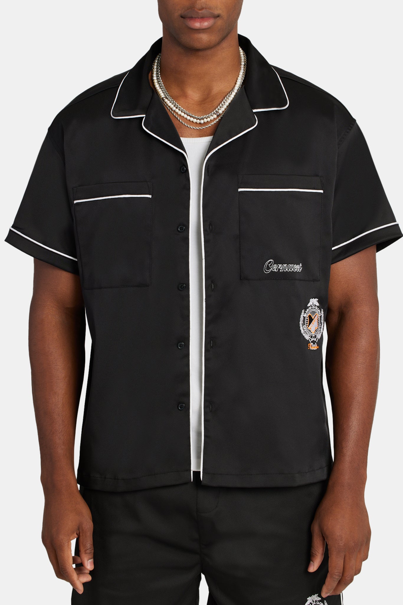 Hemd mit Reverskragen und kontrastierendem Wappen - Schwarz