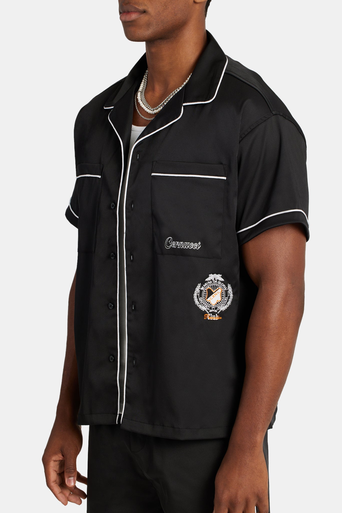 Hemd mit Reverskragen und kontrastierendem Wappen - Schwarz