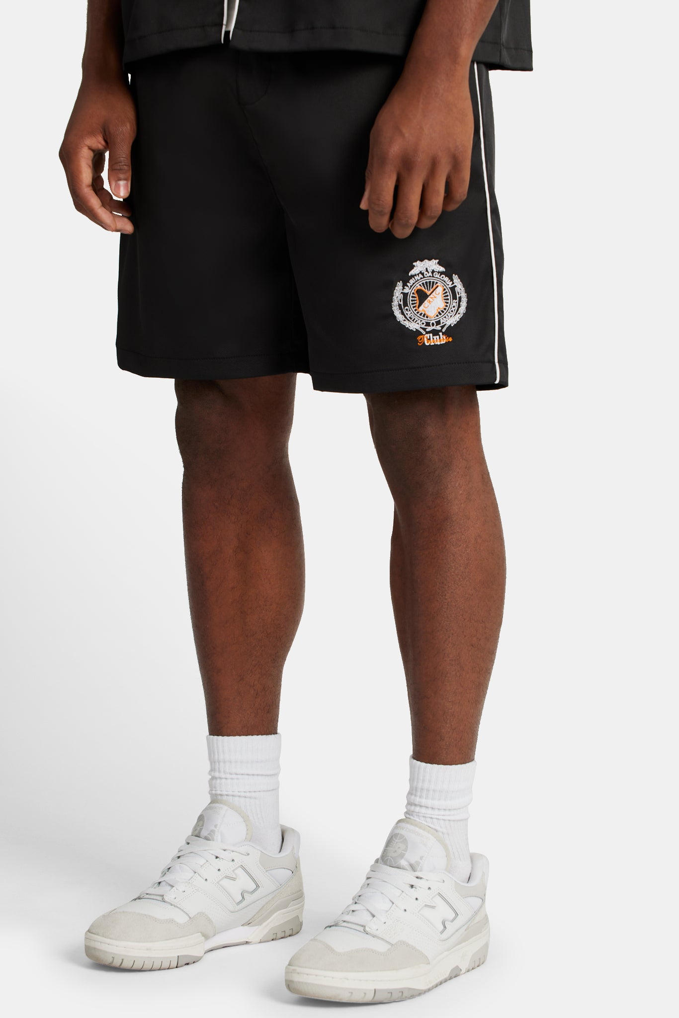 Shorts mit kontrastierendem Wappen - Schwarz