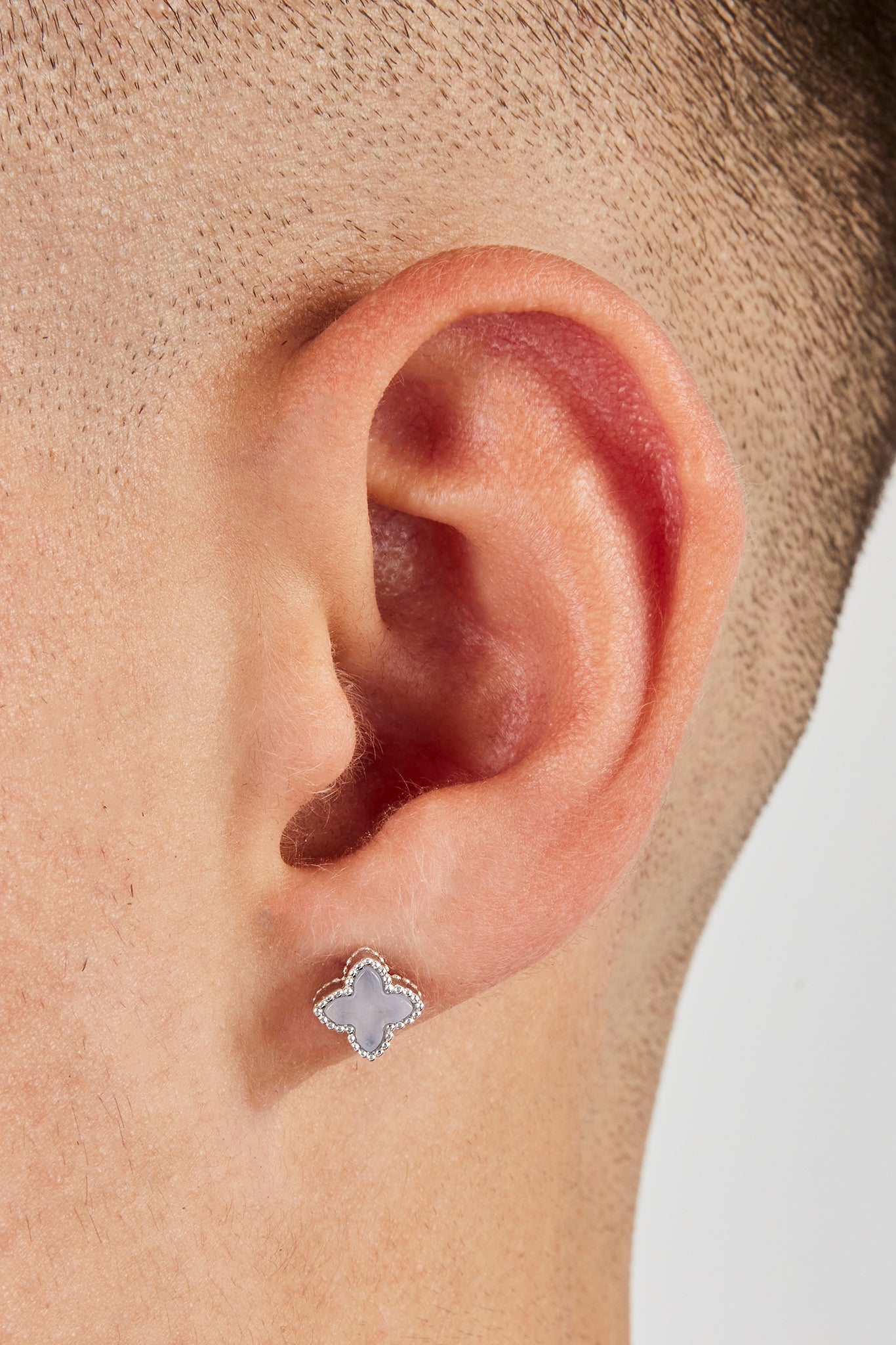 Ohrstecker mit blauem Achatmotiv – 8 mm