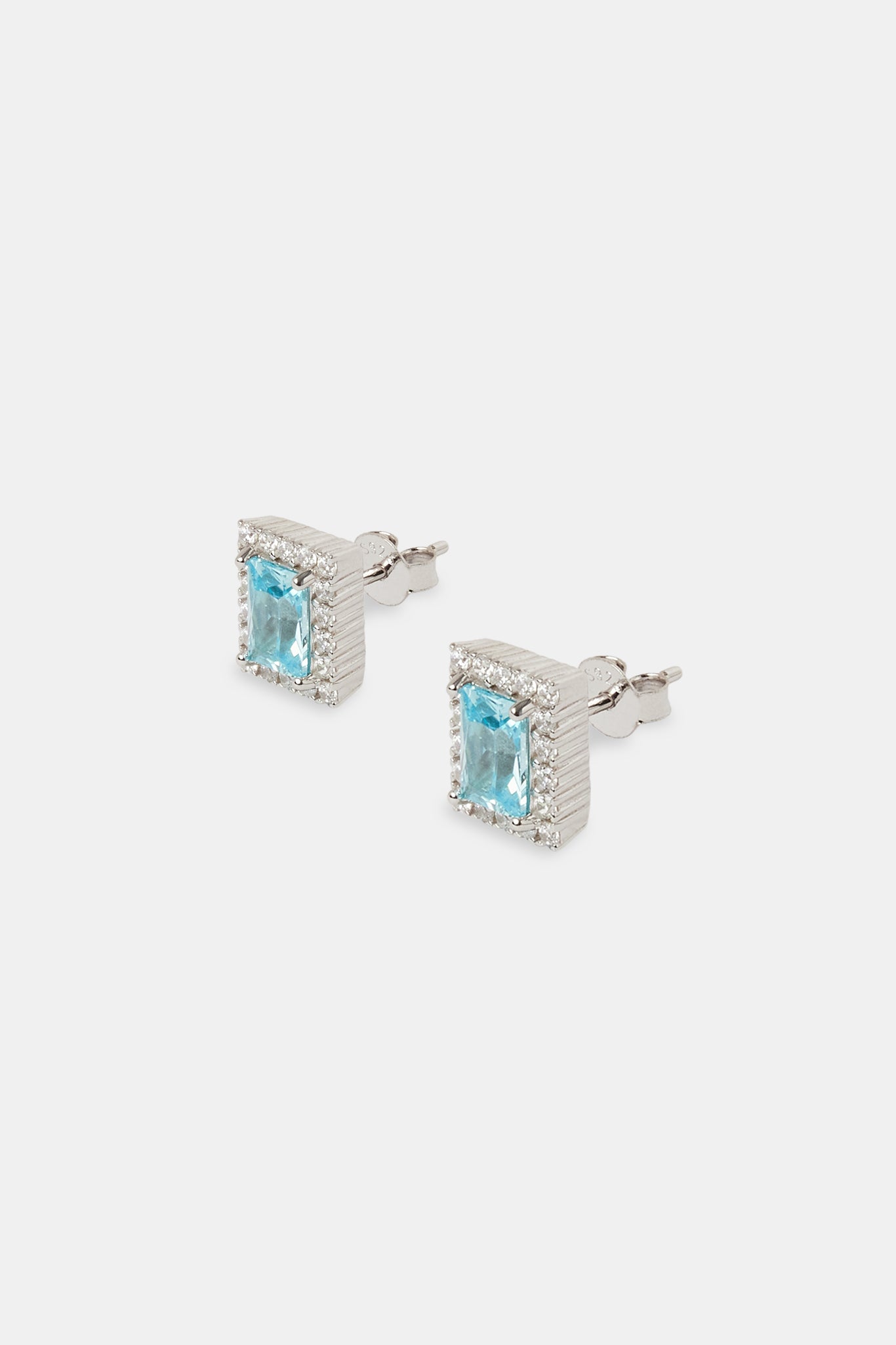 Klare und blaue CZ-Cluster-Ohrstecker im Quadrat-Design – 10 mm
