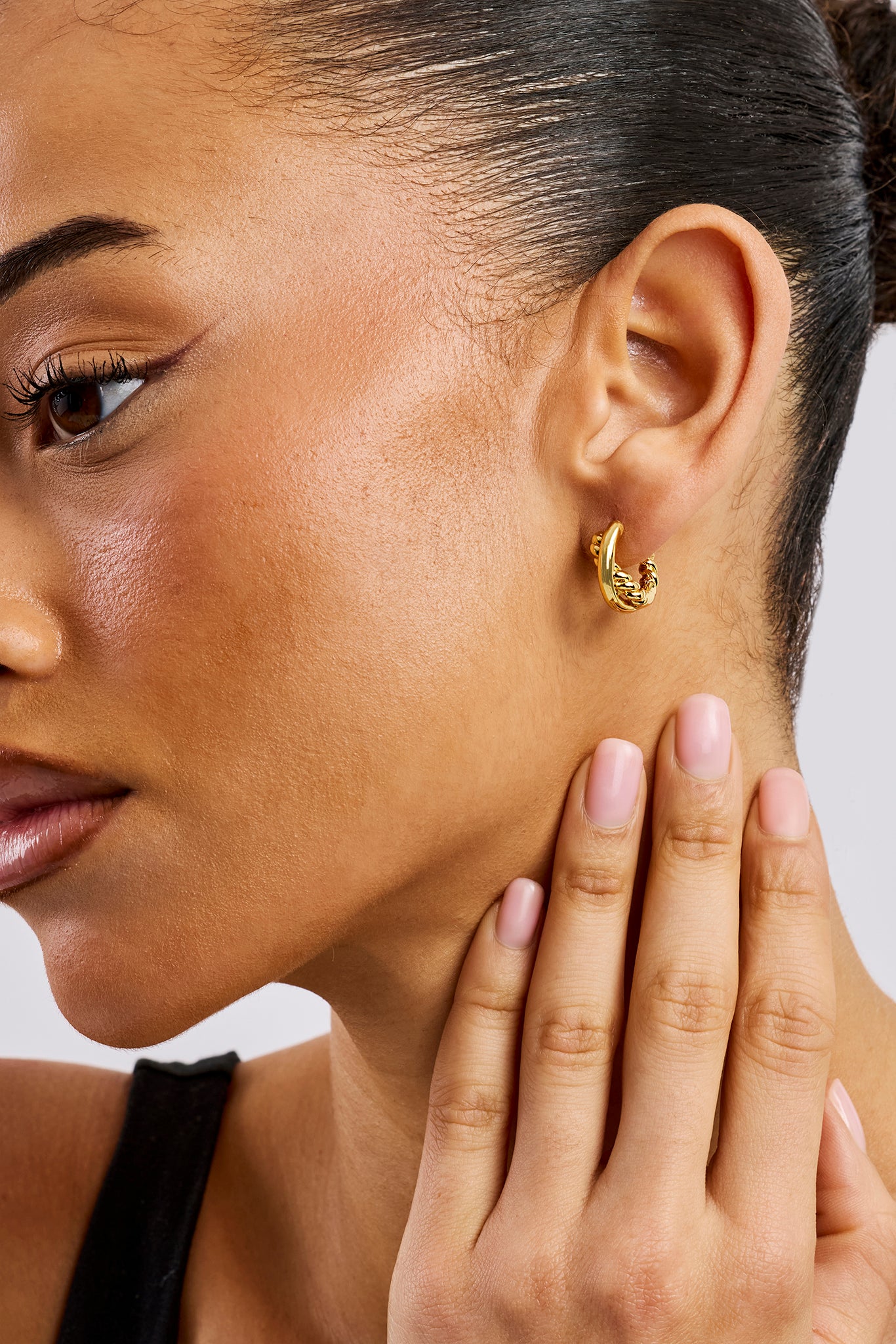 Polished Cross Over Hoop Earrings - 10mm - Gold