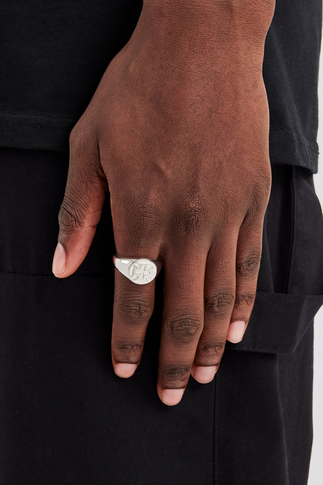 Cross Motif Signet Ring - 15mm