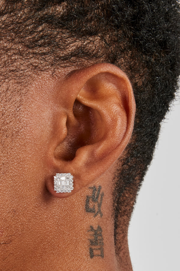 Baguette-Cluster-Ohrstecker mit Eisrand – 8 mm