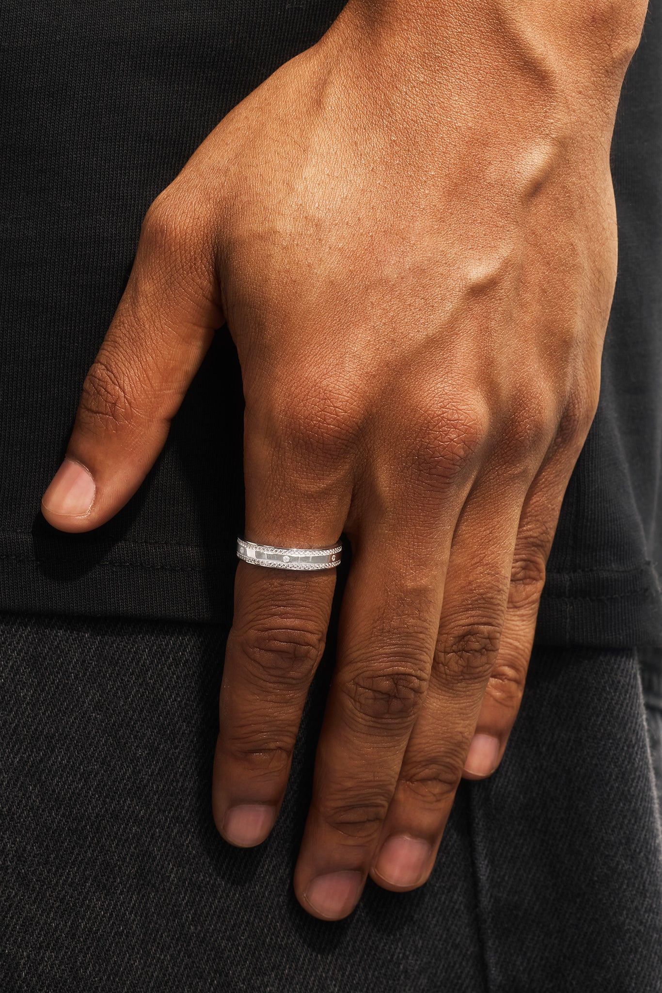Eisrand-Ring mit polierter Oberfläche und Edelstein – 5 mm