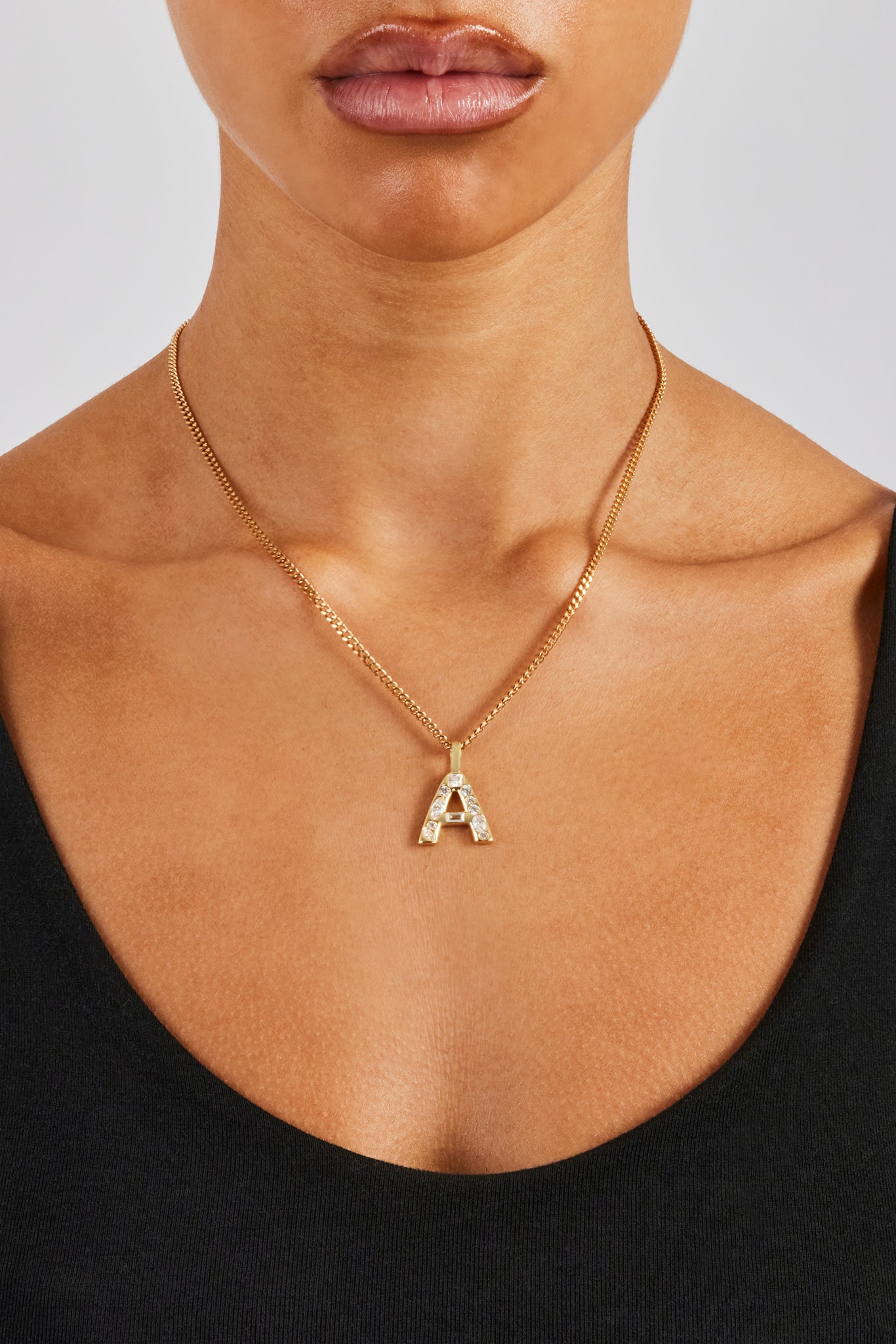 Buchstabenanhänger aus Eissteinen mit gemischten Steinen – 25 mm