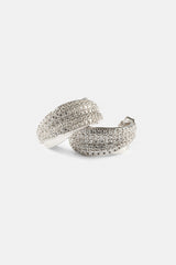 Iced &amp; Polished Cross Over Creolen – 20 mm – Weiß