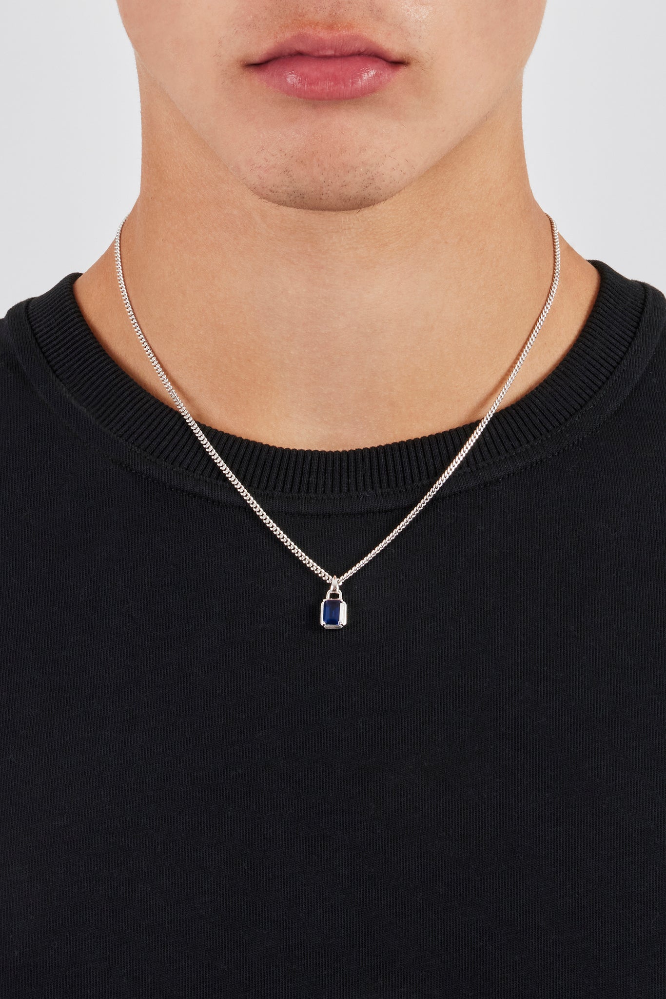 Halskette mit Mikro-Eisblau-Edelsteinen – 10 mm