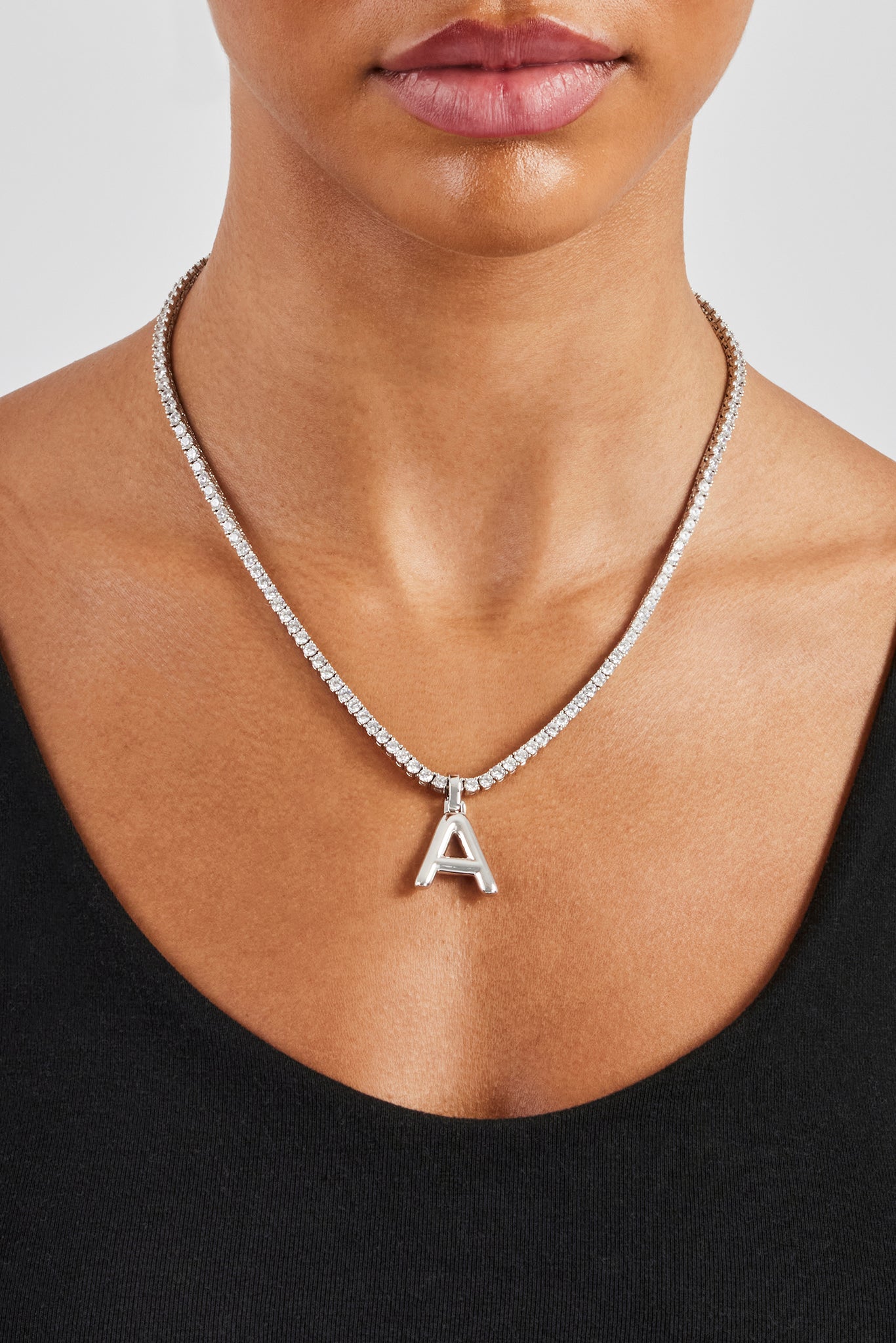 Mini-Anhänger mit poliertem Ballonbuchstaben und 3 mm Tenniskette – Weiß