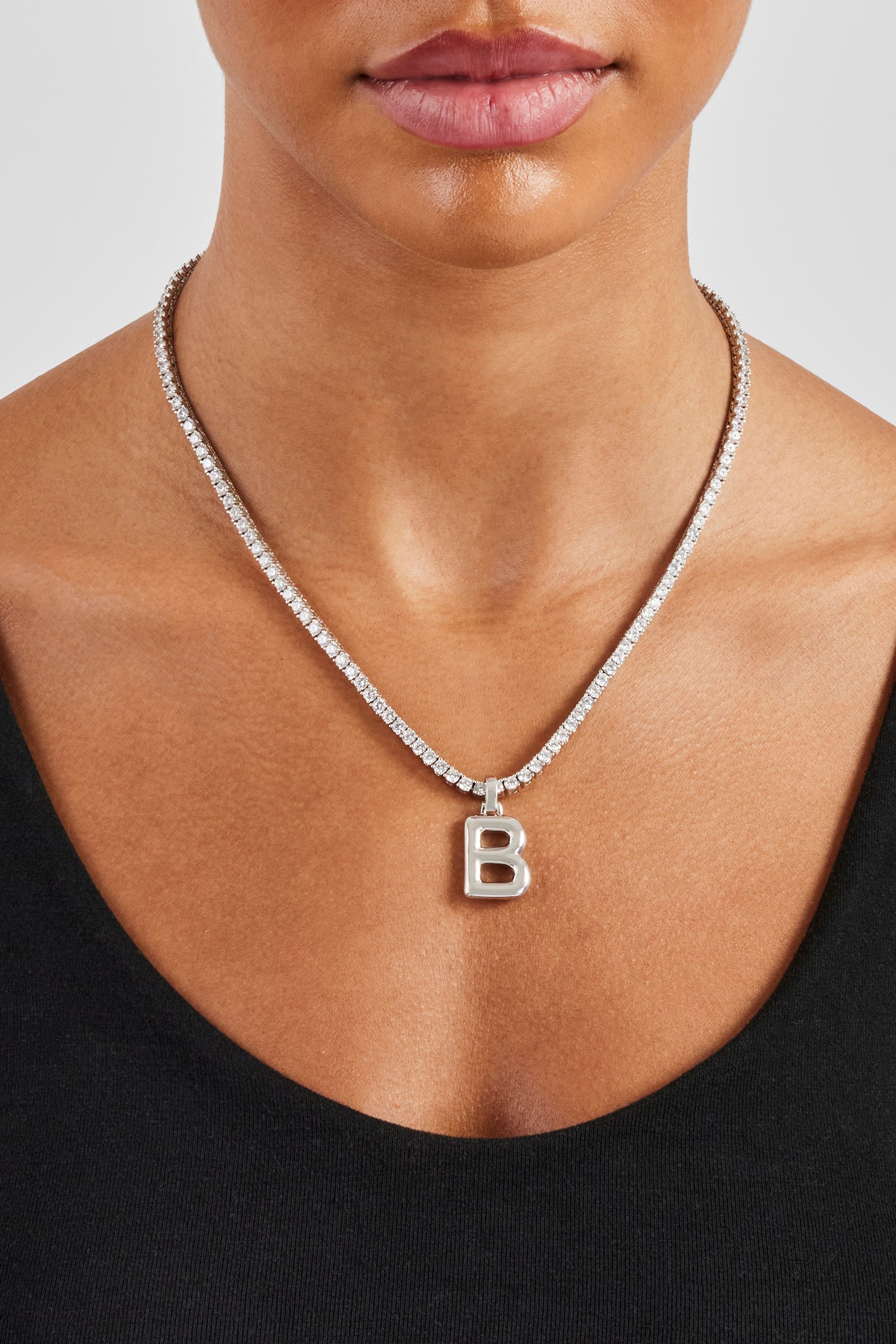 Mini-Anhänger mit poliertem Ballonbuchstaben und 3 mm Tenniskette – Weiß