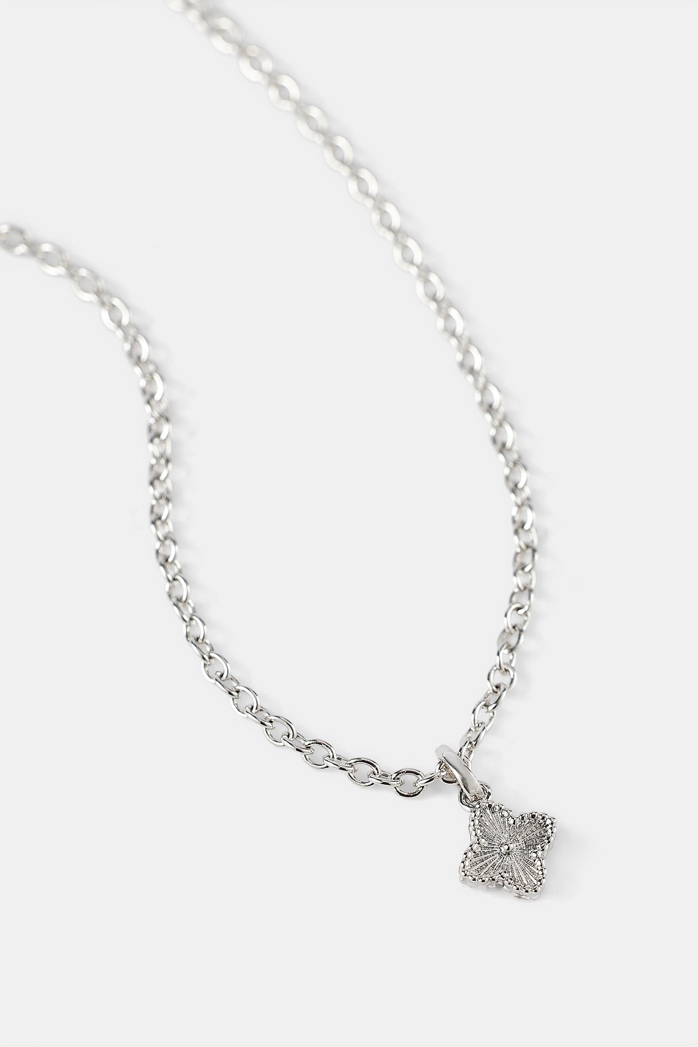 Halskette mit poliertem Motivanhänger – 8 mm