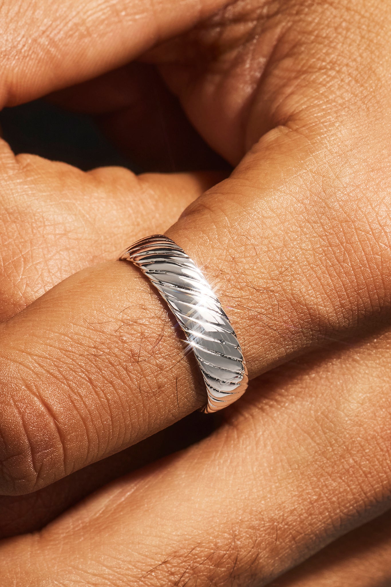 Polished Ribbed Band Ring - 6mm - White