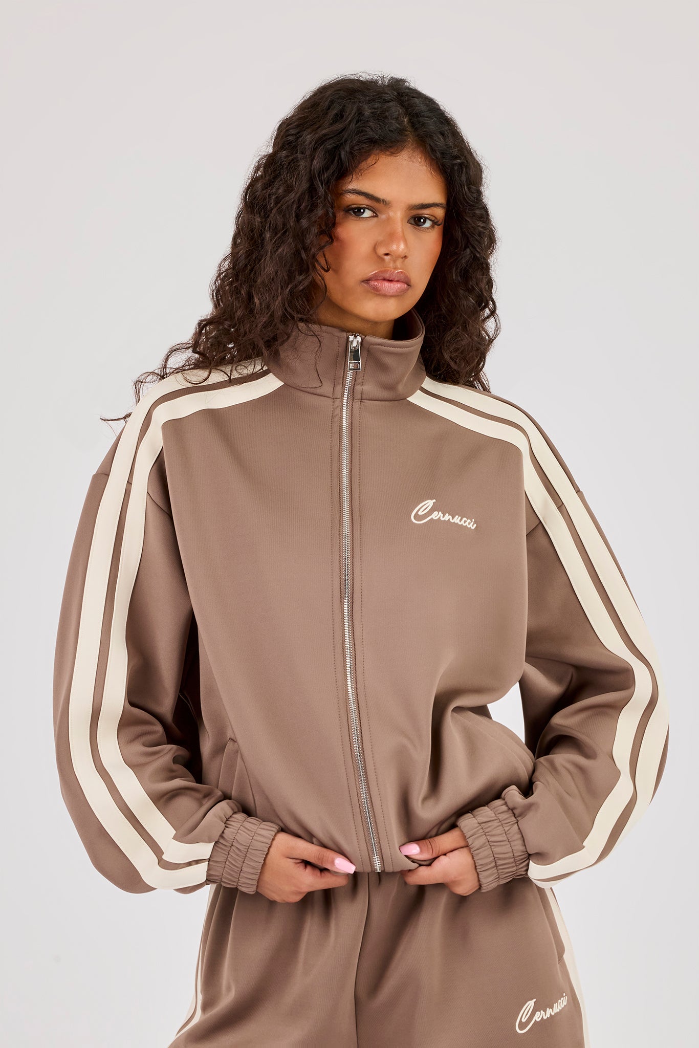 Trainingsjacke mit durchgehendem Reißverschluss und Trichterhalsband - Taupe
