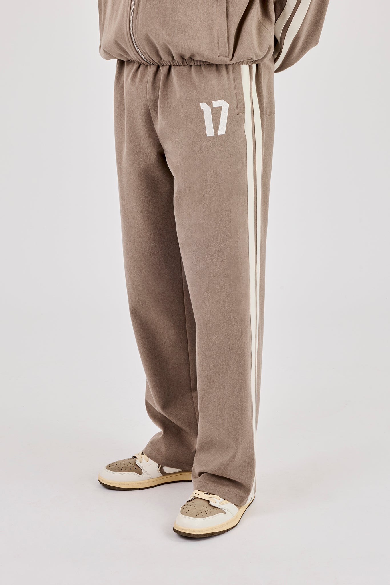Woven Relaxed Trouser With Side Tape - Taupe