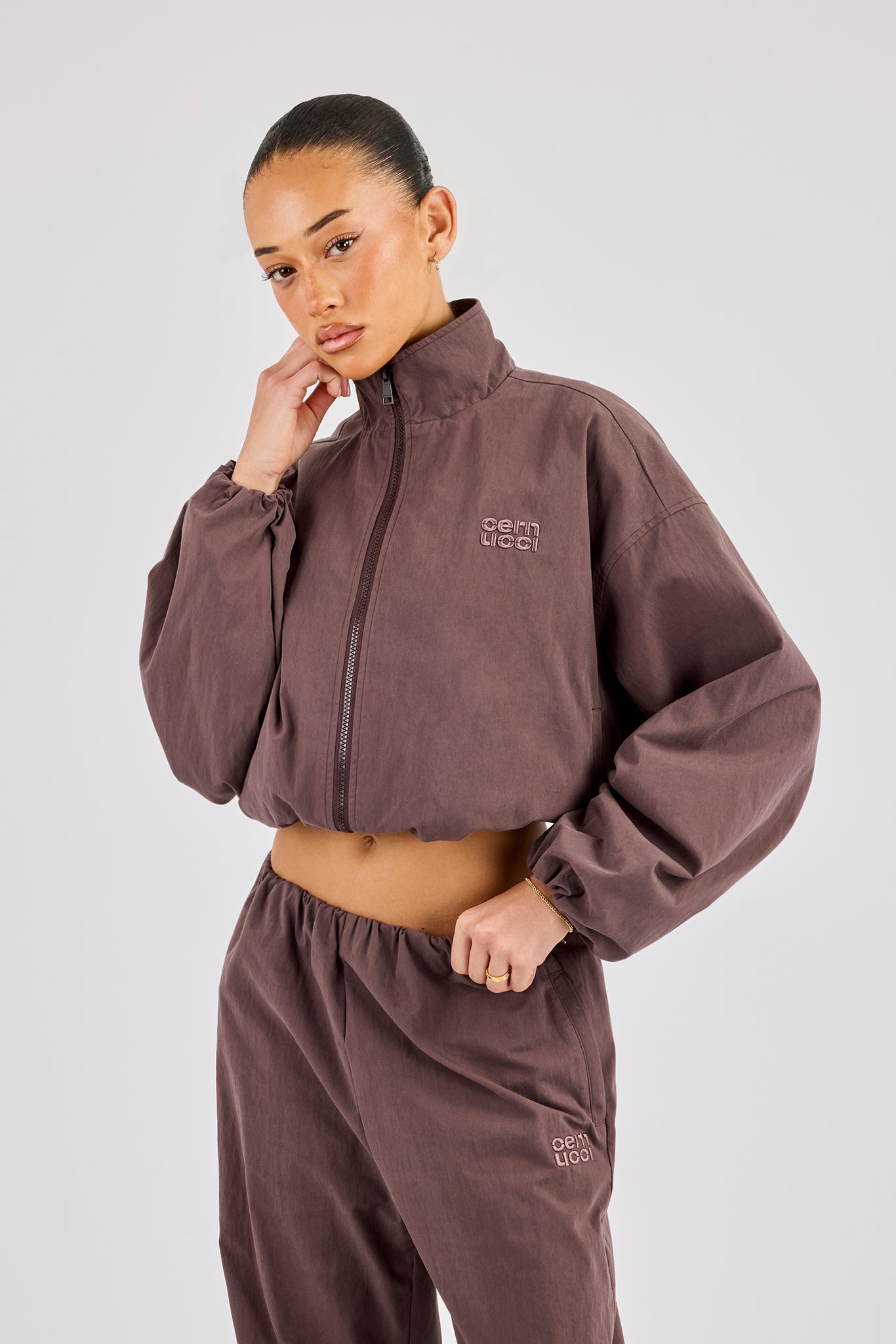 Oversized Nylon-Trainingsjacke – Dunkelbraun