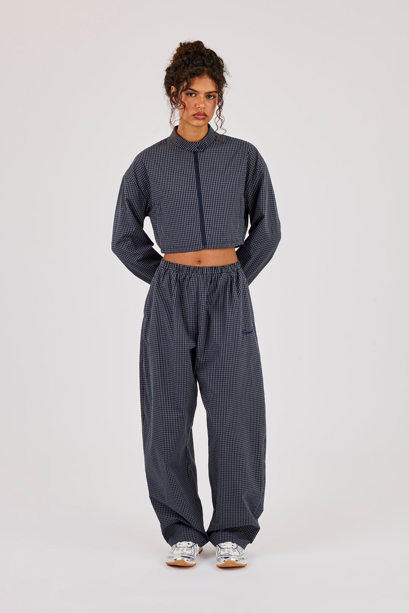 Jacke mit Trichterkragen und Hose mit weitem Bein – Marine