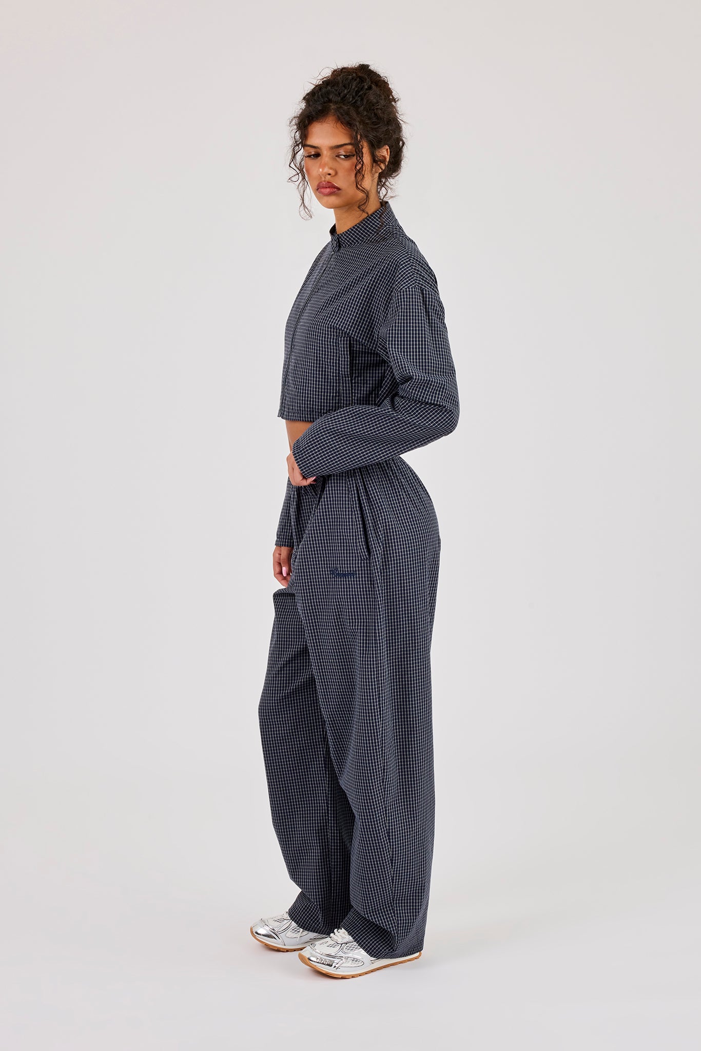 Jacke mit Trichterkragen und Hose mit weitem Bein – Marine