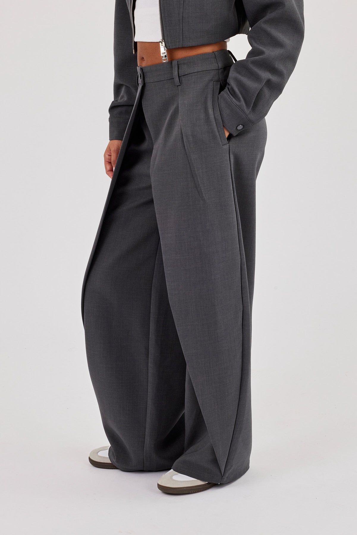 Woven Double Pleat Barrel Leg Trouser - Charcoal