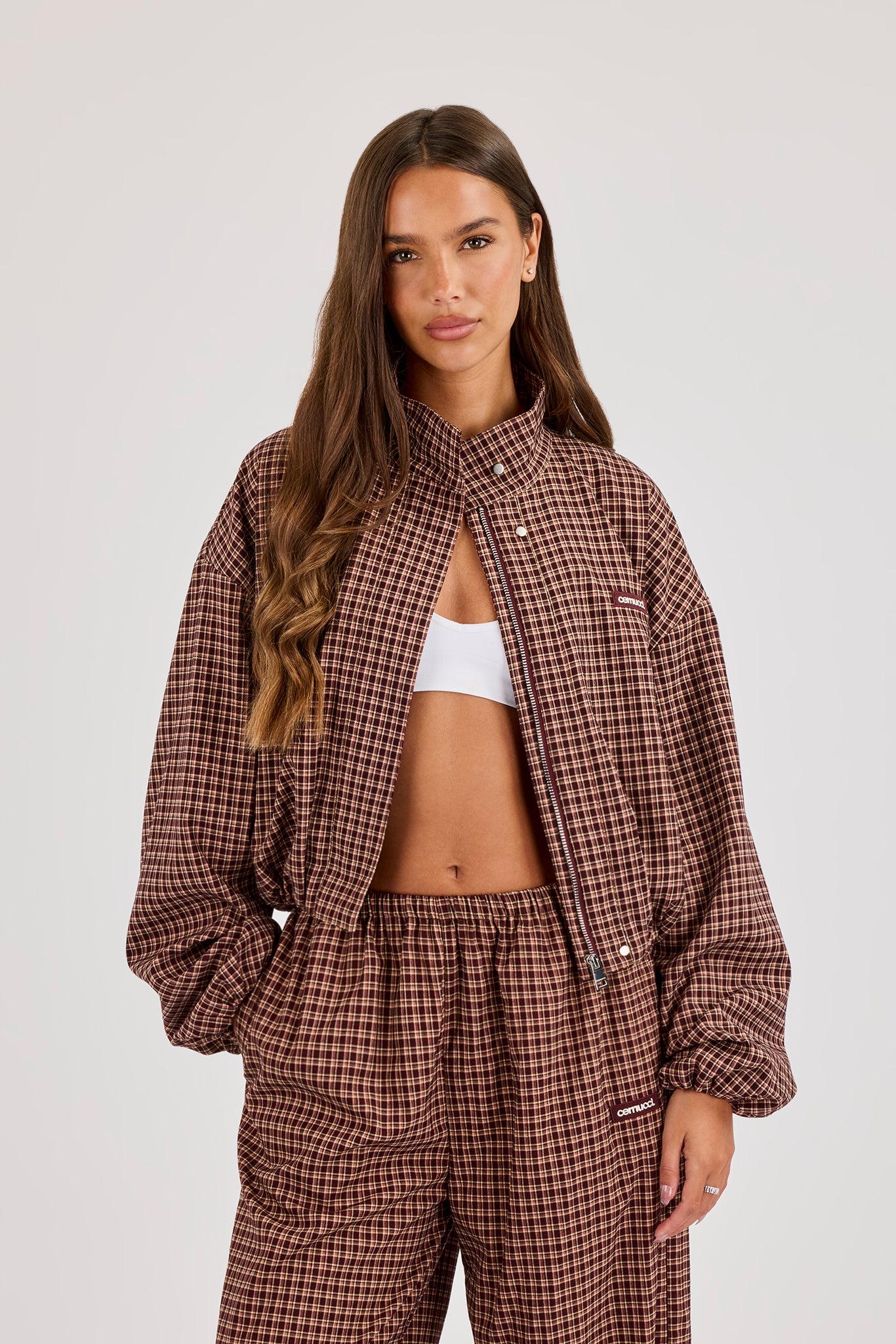 Jacke mit Trichterkragen aus kariertem Twill – Burgunderrot