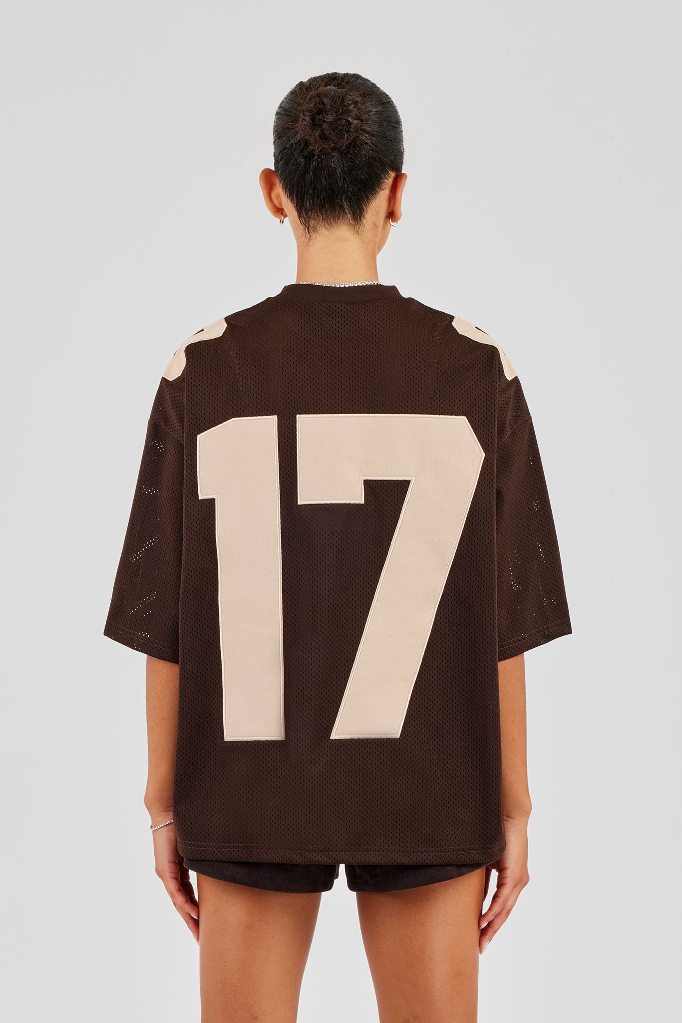 Fußball-Top aus Mesh-Denim mit Applikationen – Schokolade