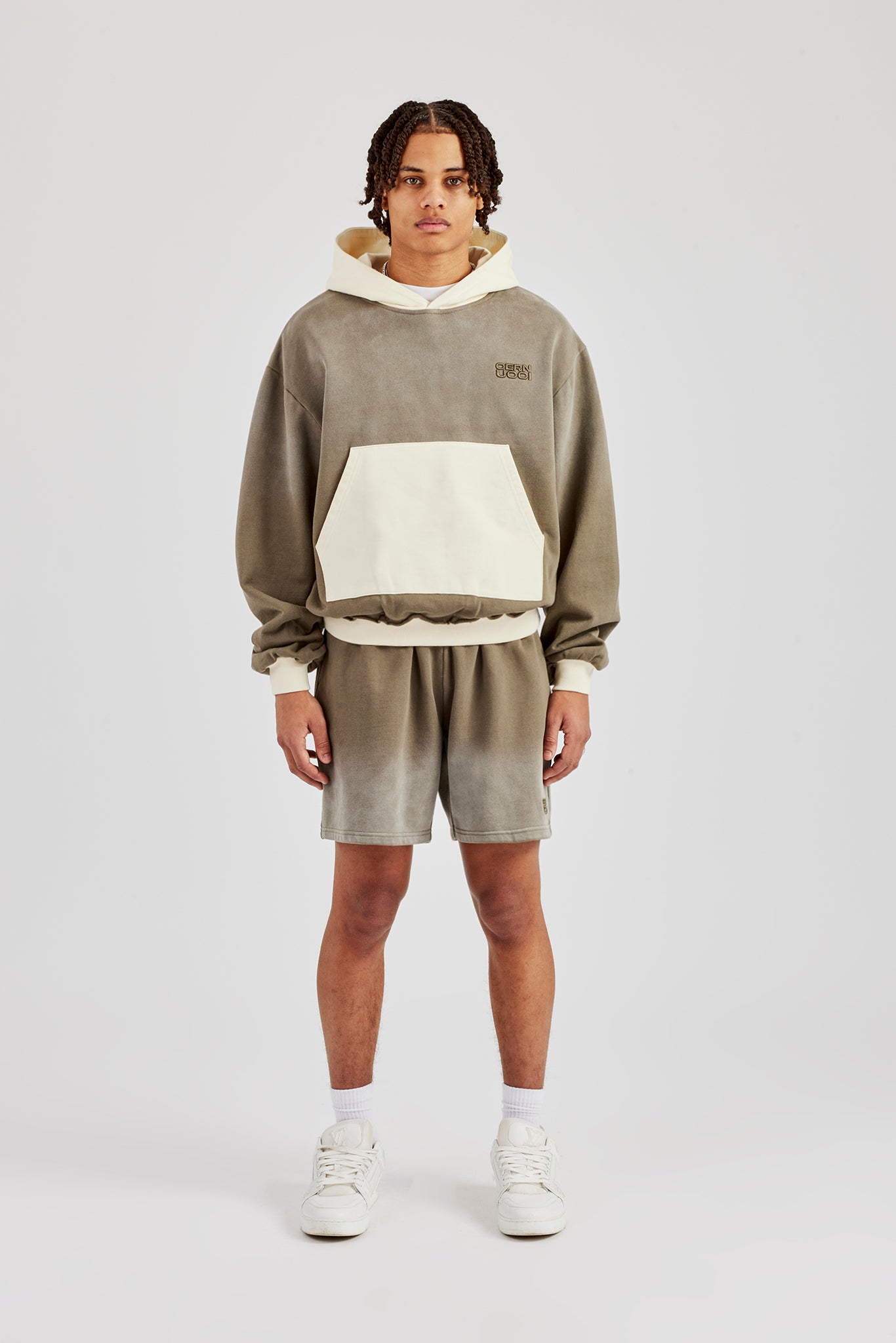 Kapuzenpullover und Shorts mit Kontrasttaschen in Ombre-Waschung, Khaki