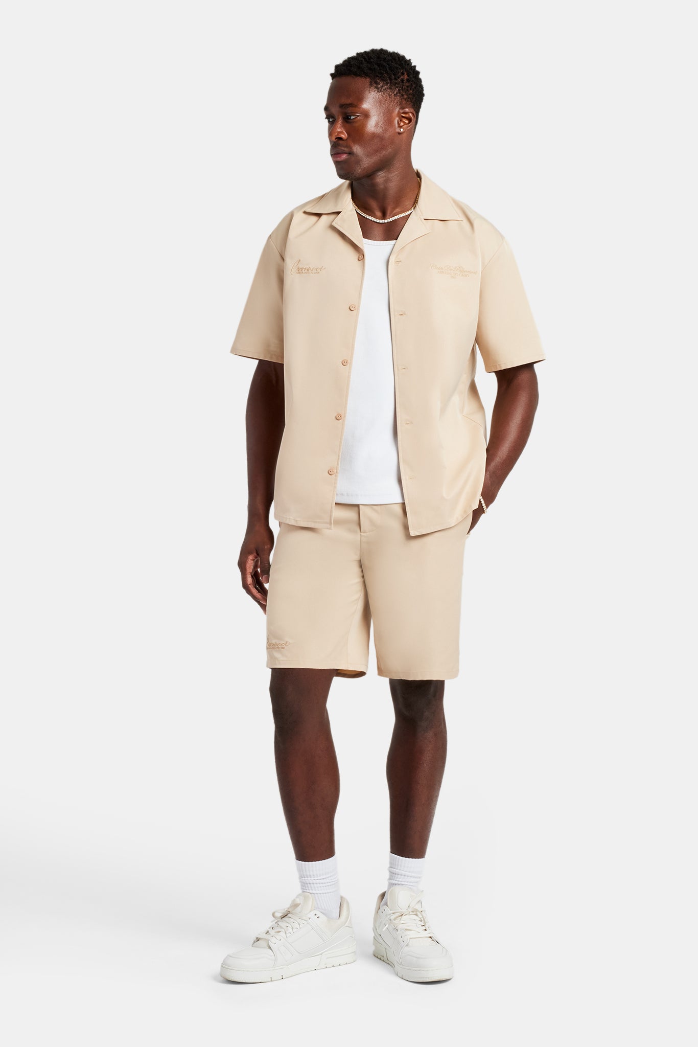 Set aus besticktem Hemd und Shorts aus Nylon – Sand