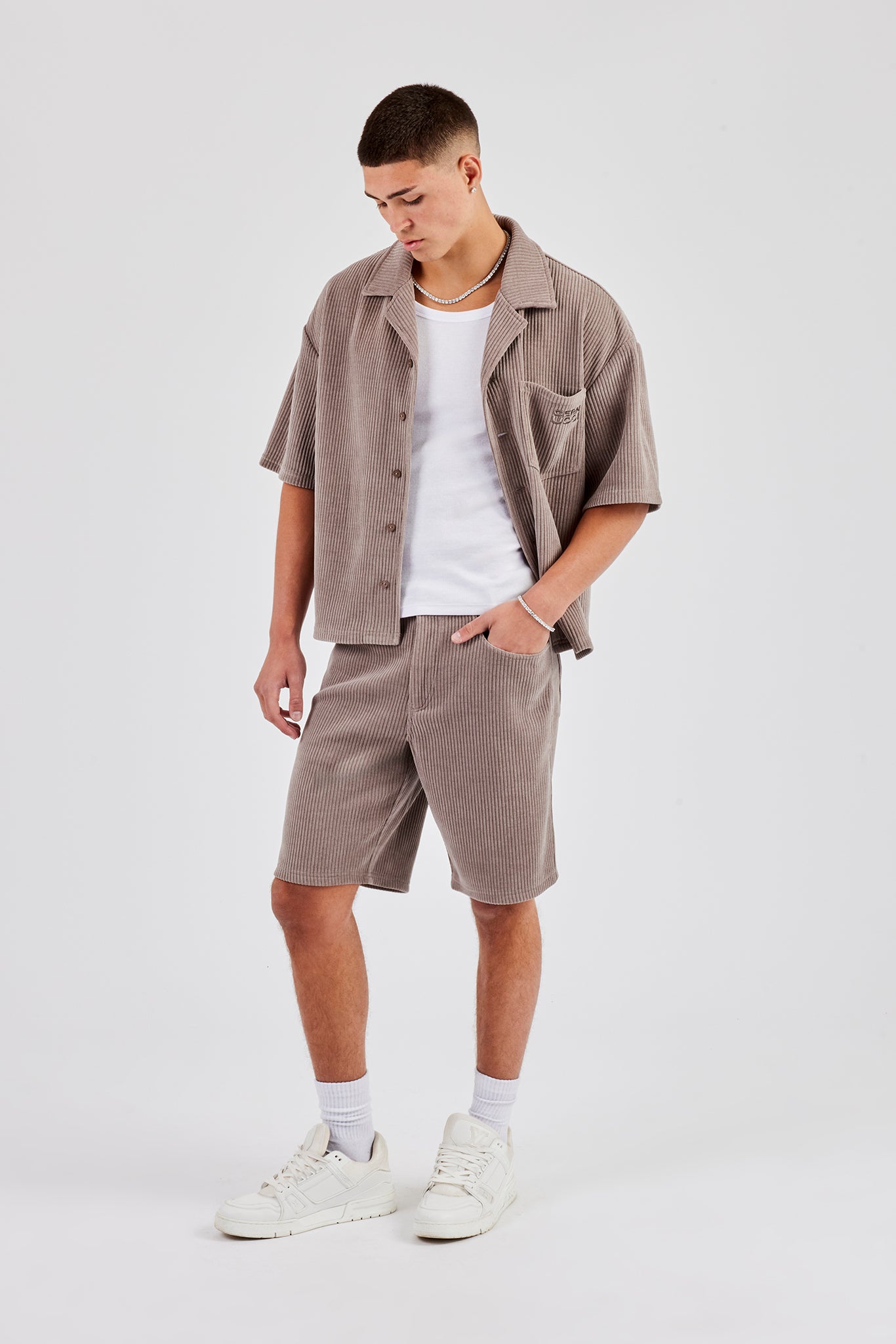 Cord-Hemd mit Reverskragen und Shorts mit Knopfleiste vorne - Taupe