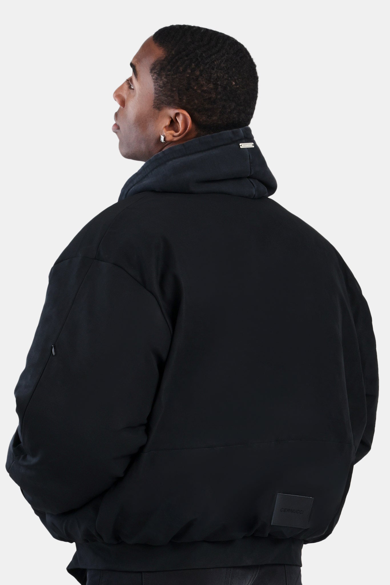 Cernucci – Puffer-Bomberjacke aus PU – Schwarz