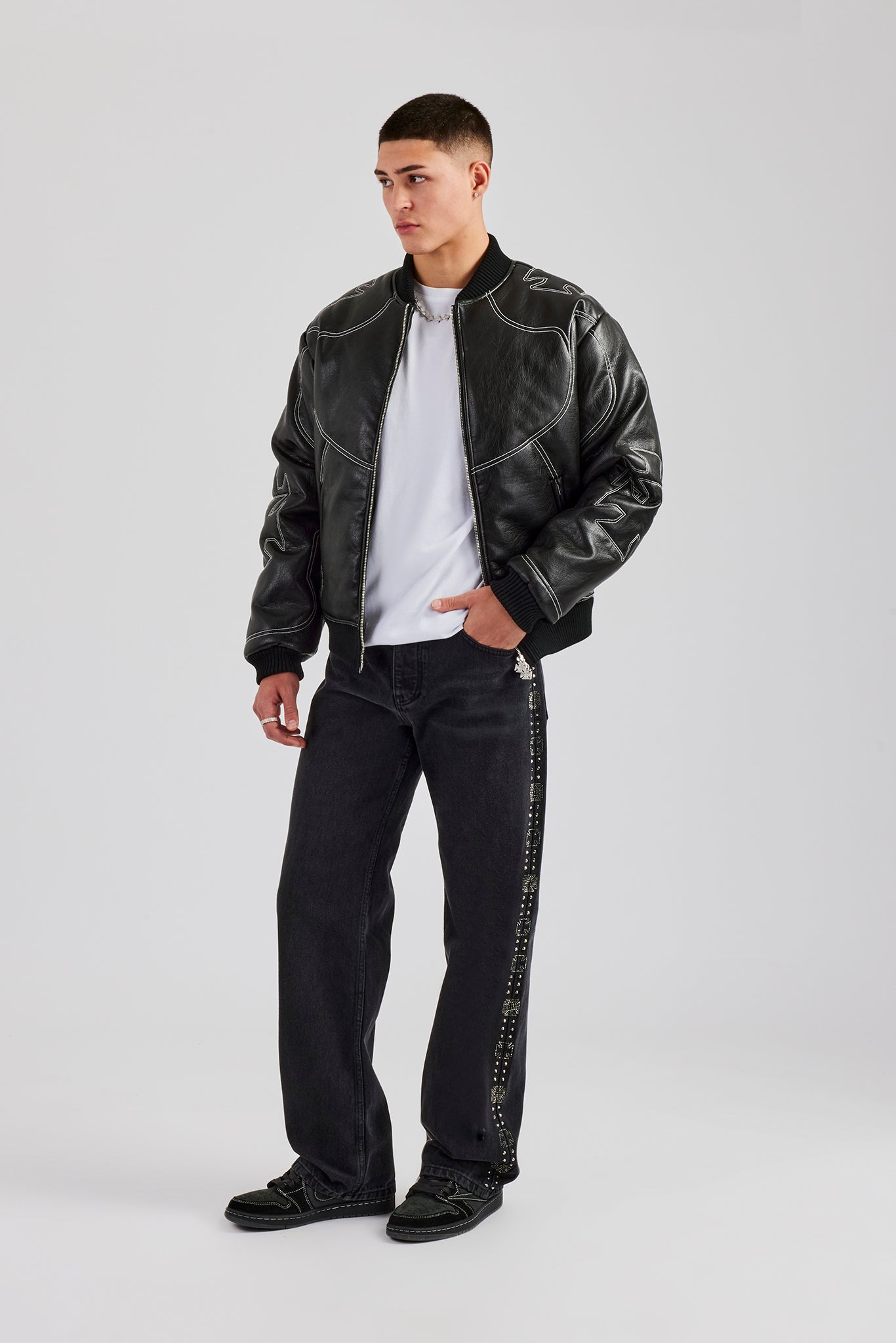 Verzierte Jeans im Relaxed Fit – Verwaschenes Schwarz